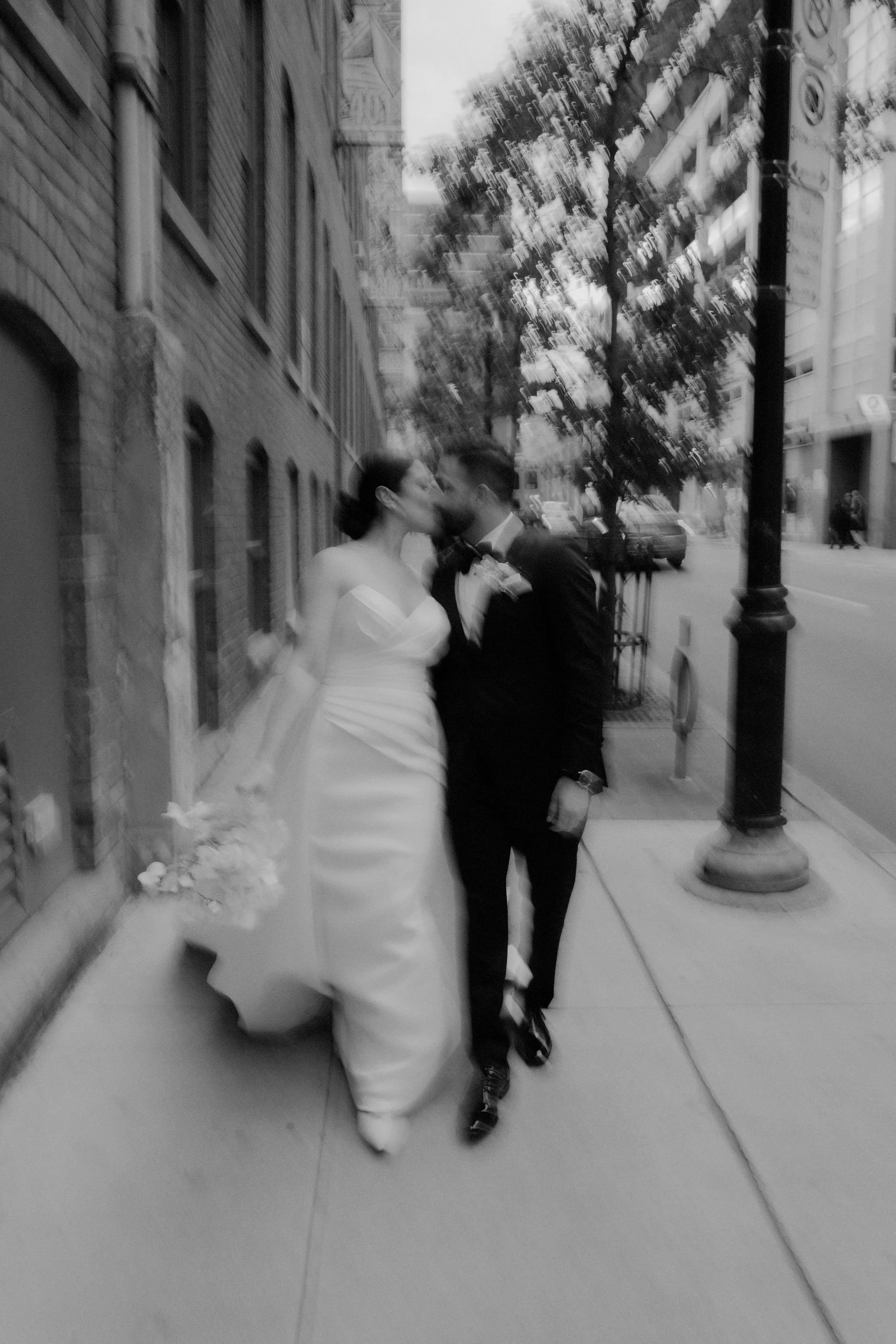 Samantha and Michael's wedding was a masterpiece of simplicity and grace. Every detail meticulously curated to embrace the beauty of minimalism. The venue exuded an airy elegance that perfectly captured the essence of their love story. From start to 