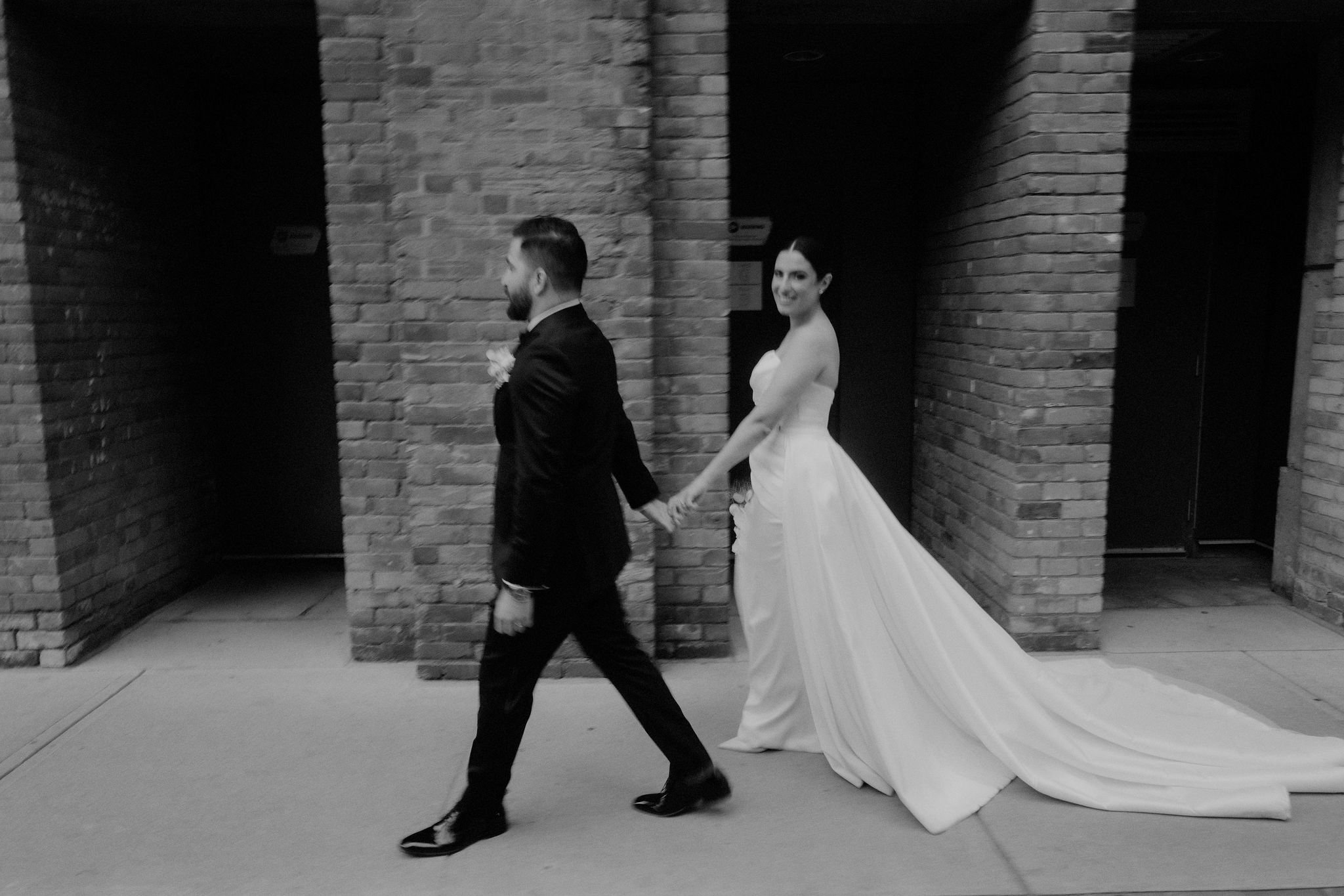Samantha and Michael's wedding was a masterpiece of simplicity and grace. Every detail meticulously curated to embrace the beauty of minimalism. The venue exuded an airy elegance that perfectly captured the essence of their love story. From start to 