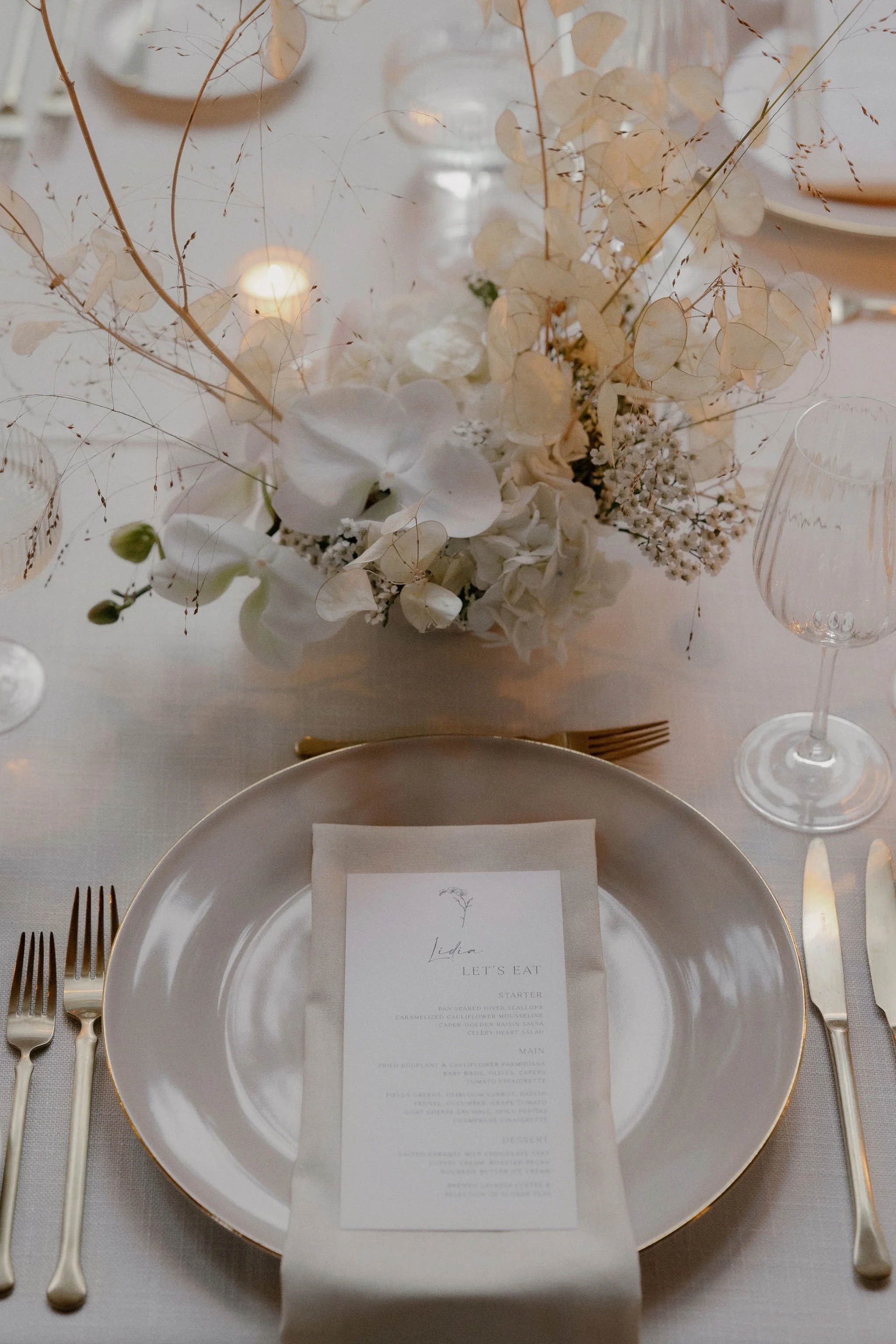 Samantha and Michael's wedding was a masterpiece of simplicity and grace. Every detail meticulously curated to embrace the beauty of minimalism. The venue exuded an airy elegance that perfectly captured the essence of their love story. From start to 