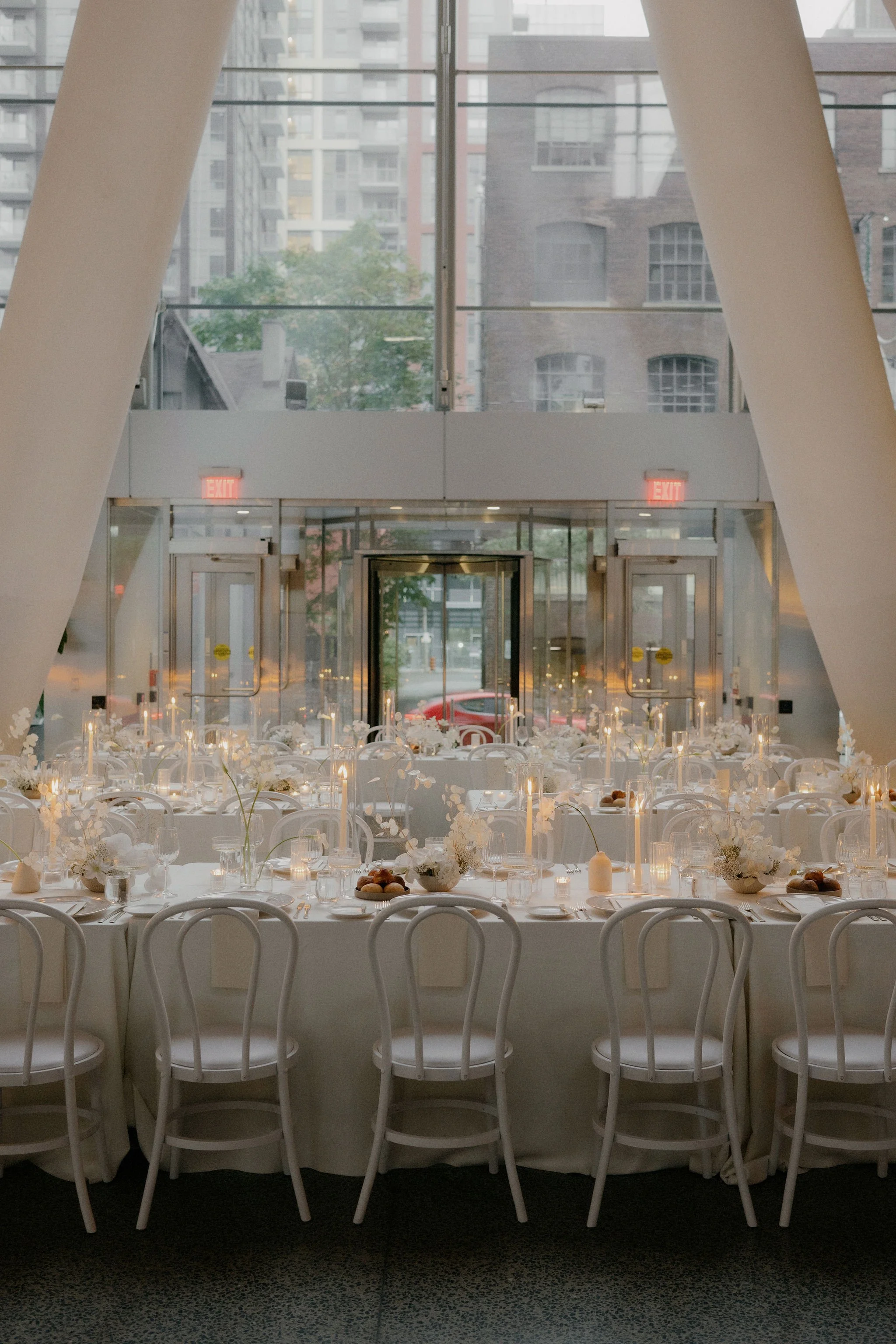 Samantha and Michael's wedding was a masterpiece of simplicity and grace. Every detail meticulously curated to embrace the beauty of minimalism. The venue exuded an airy elegance that perfectly captured the essence of their love story. From start to 