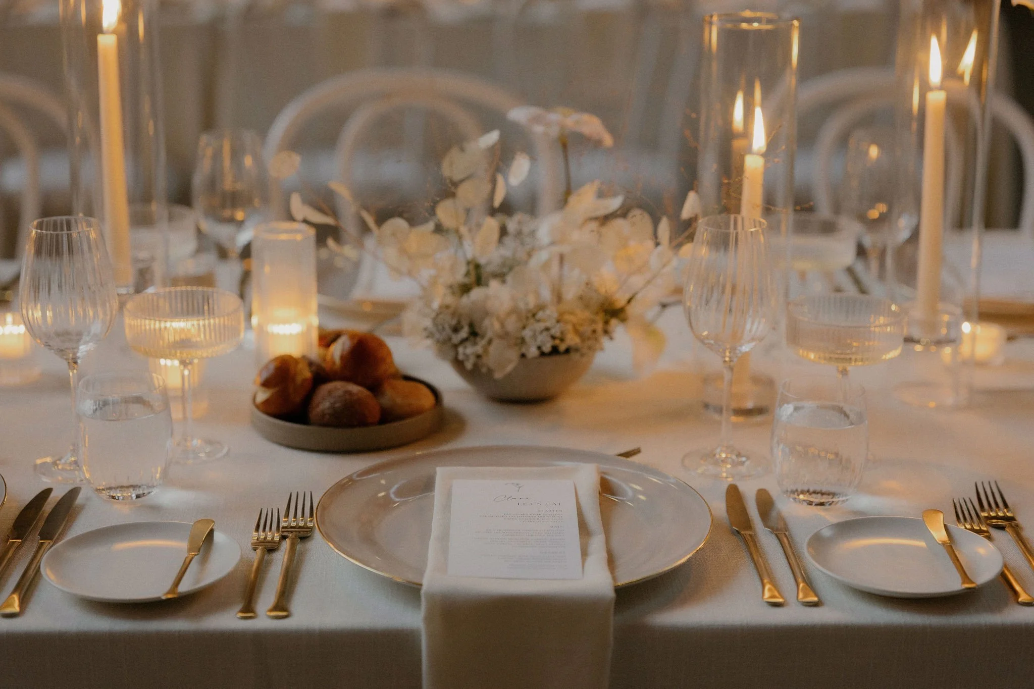 Samantha and Michael's wedding was a masterpiece of simplicity and grace. Every detail meticulously curated to embrace the beauty of minimalism. The venue exuded an airy elegance that perfectly captured the essence of their love story. From start to 