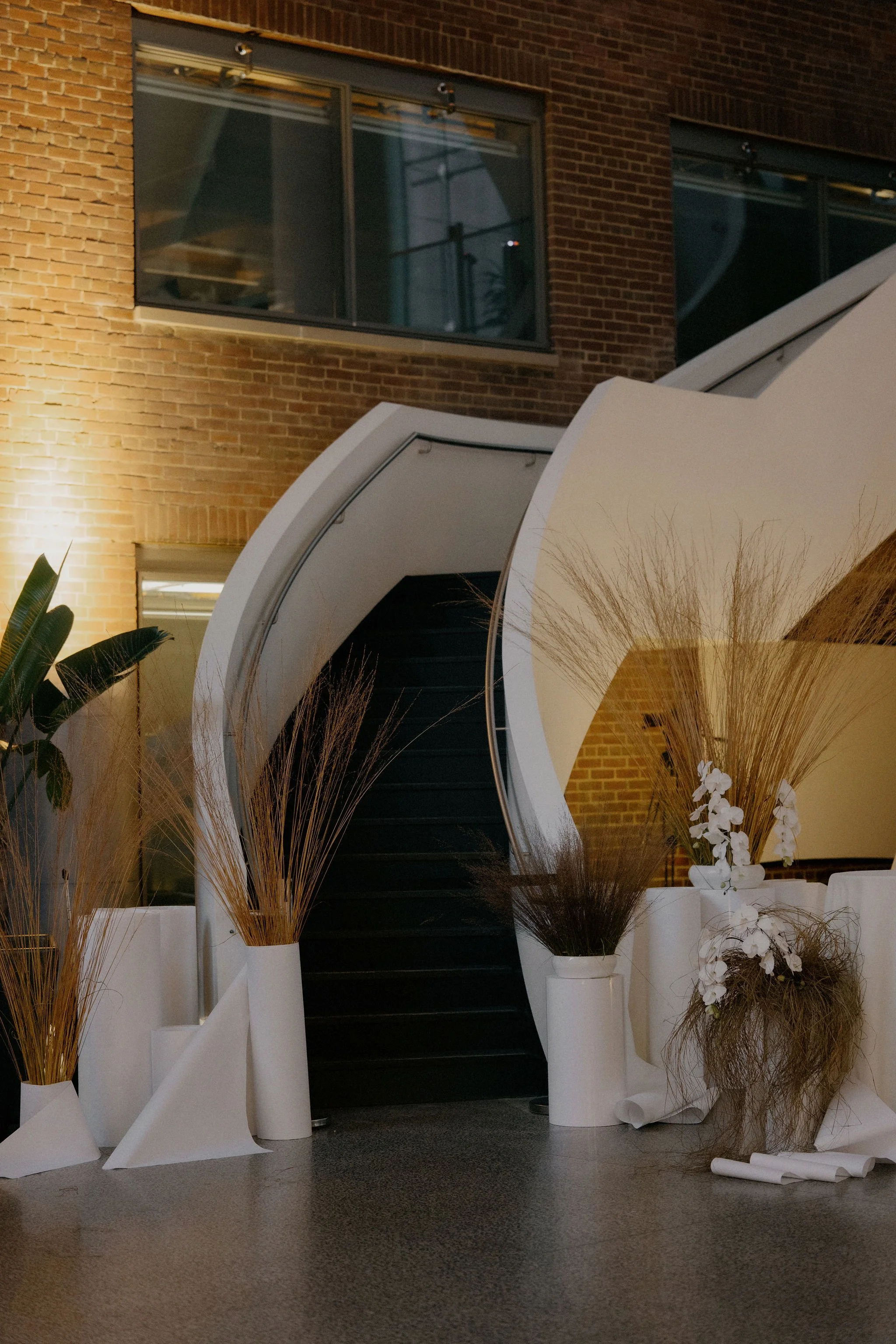 Samantha and Michael's wedding was a masterpiece of simplicity and grace. Every detail meticulously curated to embrace the beauty of minimalism. The venue exuded an airy elegance that perfectly captured the essence of their love story. From start to 