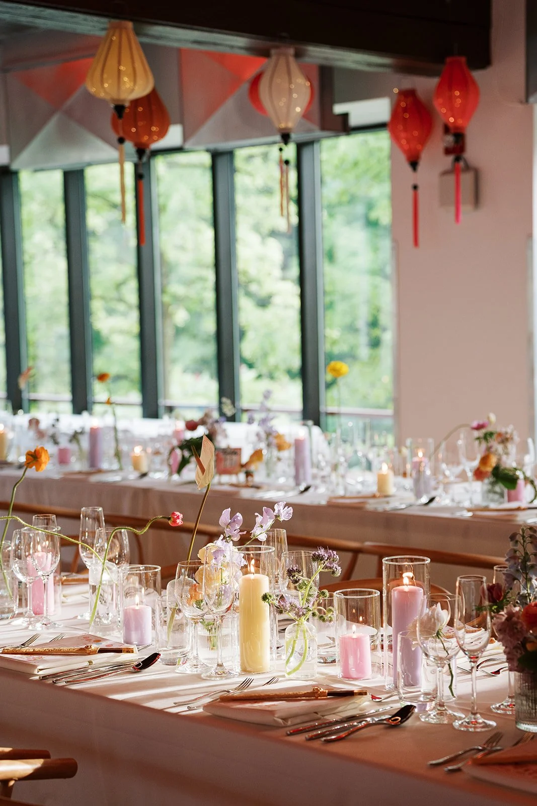 From high school best friends to a beautiful couple, Manqing and Maxime celebrated their love on June 23rd, 2024, at the breathtaking Pavillon de la Jamaique in Montreal. They reached out to us in August 2023 with a vision: a minimalist wedding with 