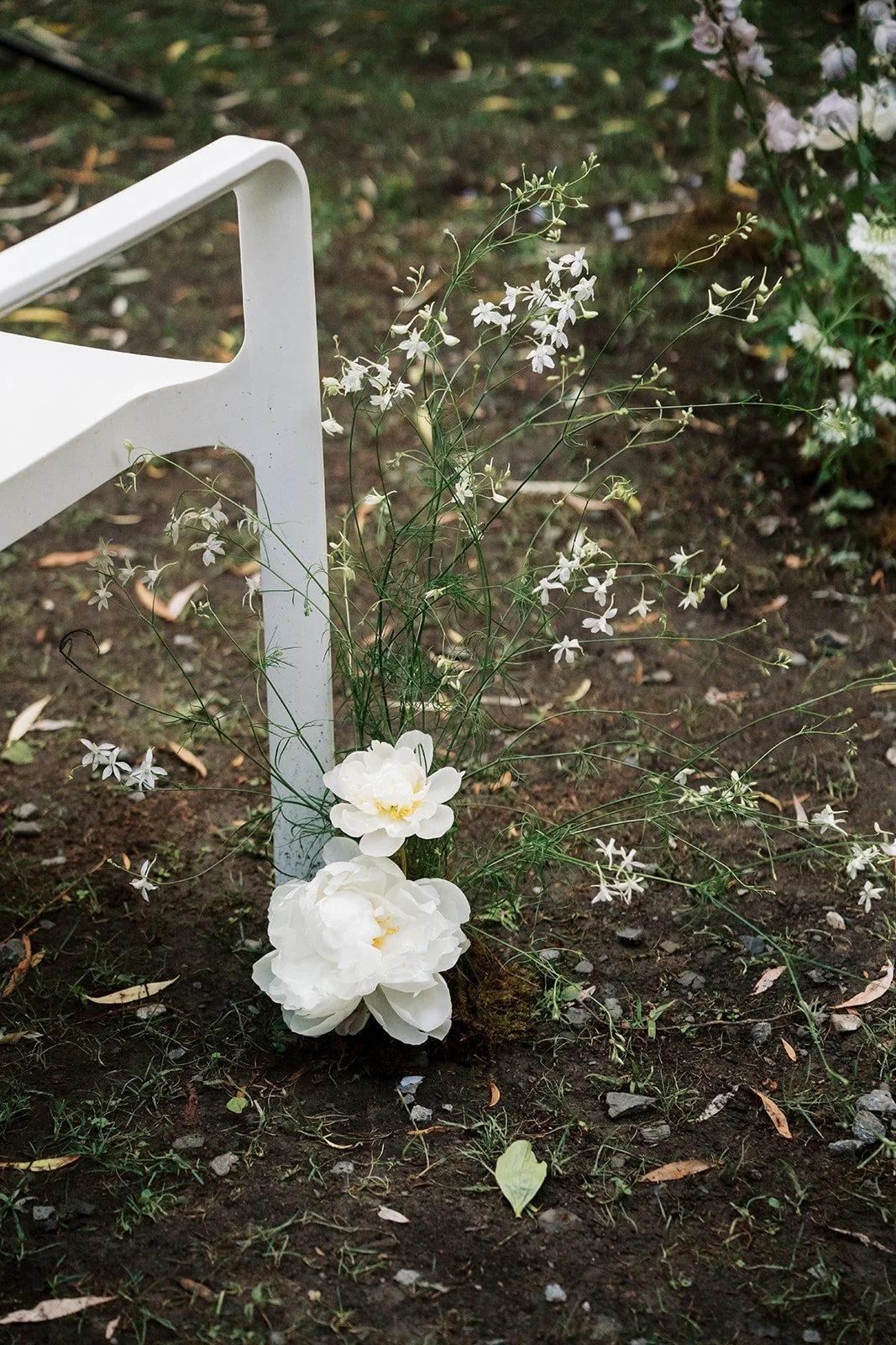 From high school best friends to a beautiful couple, Manqing and Maxime celebrated their love on June 23rd, 2024, at the breathtaking Pavillon de la Jamaique in Montreal. They reached out to us in August 2023 with a vision: a minimalist wedding with 