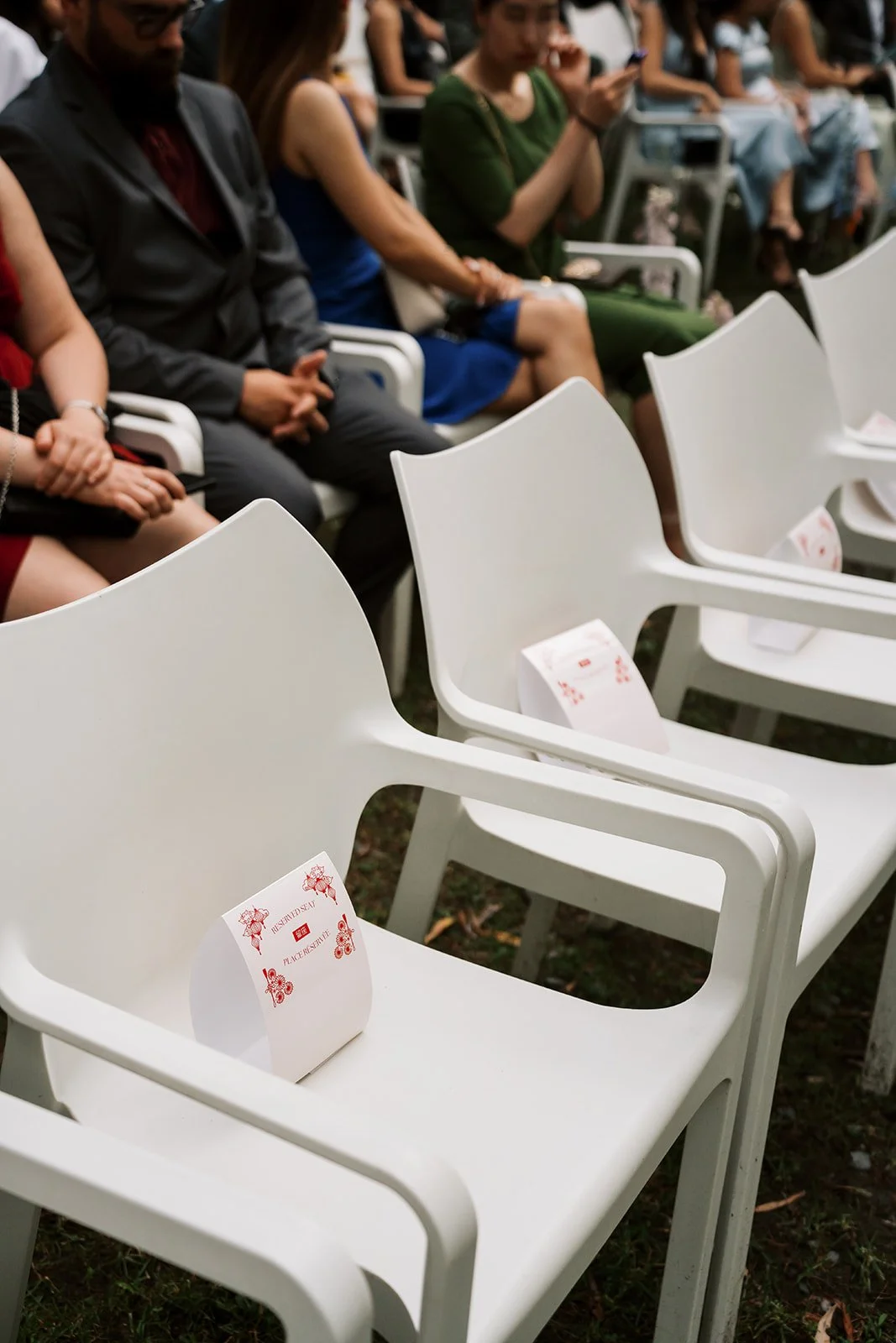 From high school best friends to a beautiful couple, Manqing and Maxime celebrated their love on June 23rd, 2024, at the breathtaking Pavillon de la Jamaique in Montreal. They reached out to us in August 2023 with a vision: a minimalist wedding with 