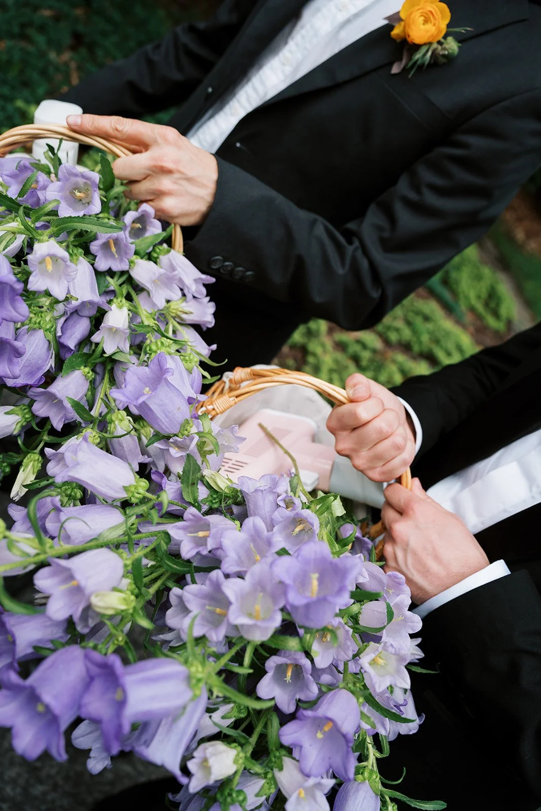 From high school best friends to a beautiful couple, Manqing and Maxime celebrated their love on June 23rd, 2024, at the breathtaking Pavillon de la Jamaique in Montreal. They reached out to us in August 2023 with a vision: a minimalist wedding with 