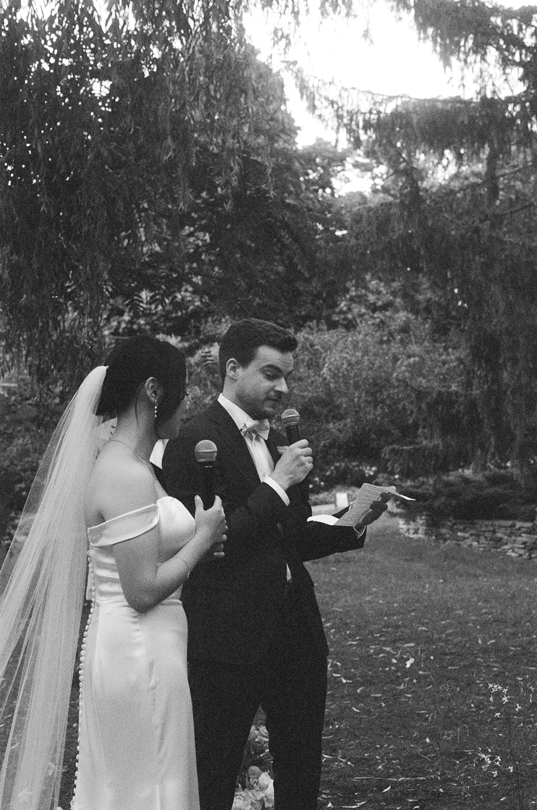 From high school best friends to a beautiful couple, Manqing and Maxime celebrated their love on June 23rd, 2024, at the breathtaking Pavillon de la Jamaique in Montreal. They reached out to us in August 2023 with a vision: a minimalist wedding with 