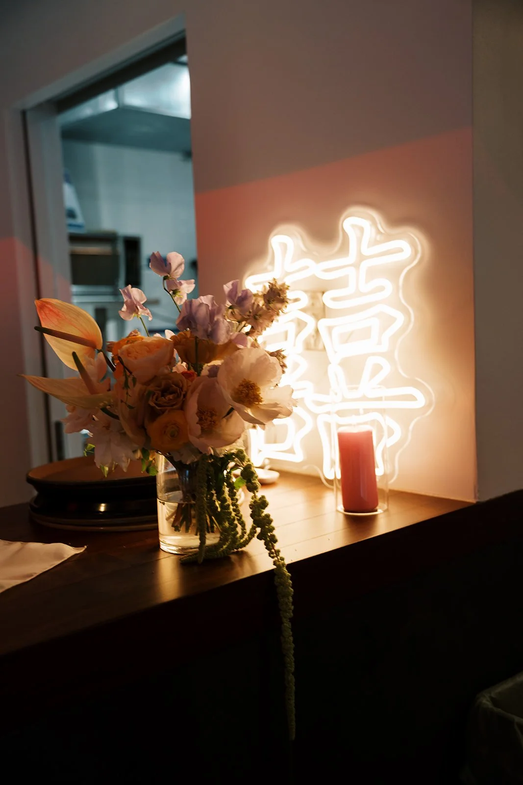 From high school best friends to a beautiful couple, Manqing and Maxime celebrated their love on June 23rd, 2024, at the breathtaking Pavillon de la Jamaique in Montreal. They reached out to us in August 2023 with a vision: a minimalist wedding with 