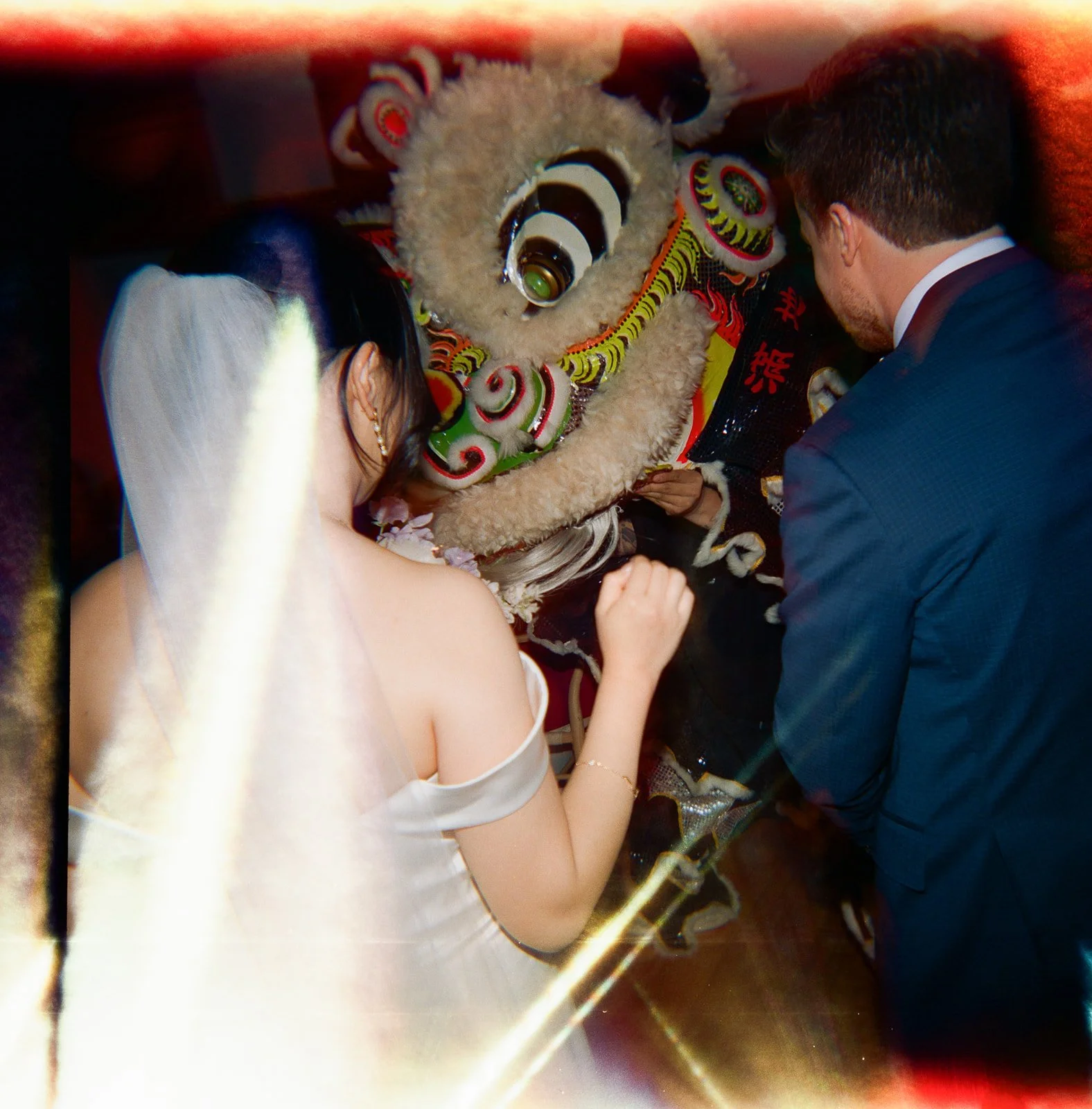 From high school best friends to a beautiful couple, Manqing and Maxime celebrated their love on June 23rd, 2024, at the breathtaking Pavillon de la Jamaique in Montreal. They reached out to us in August 2023 with a vision: a minimalist wedding with 