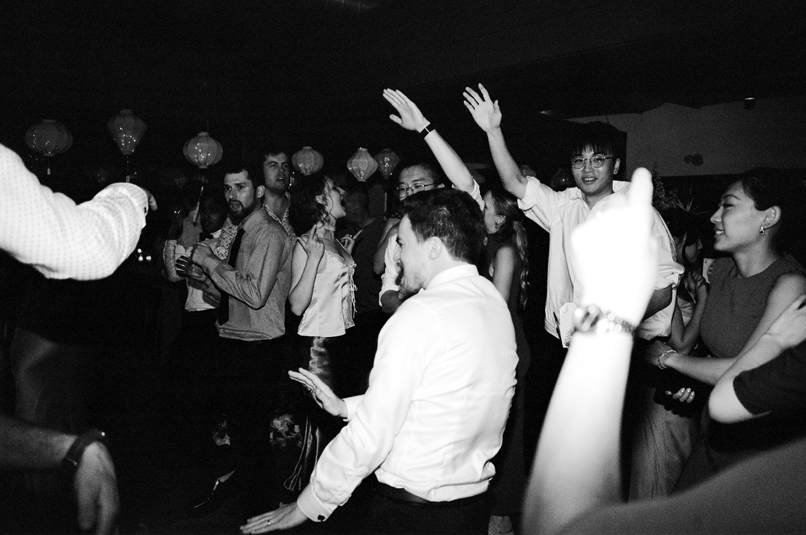 From high school best friends to a beautiful couple, Manqing and Maxime celebrated their love on June 23rd, 2024, at the breathtaking Pavillon de la Jamaique in Montreal. They reached out to us in August 2023 with a vision: a minimalist wedding with 