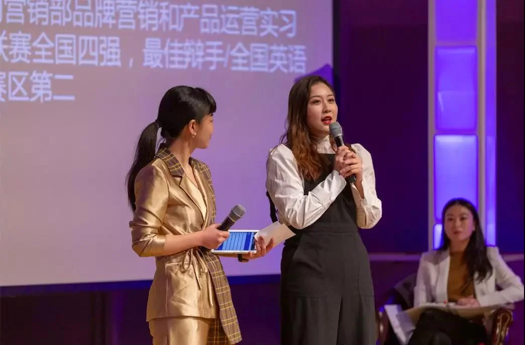 Luna多次机智化解了老板们尖锐的问题,赢得观众的阵阵掌声