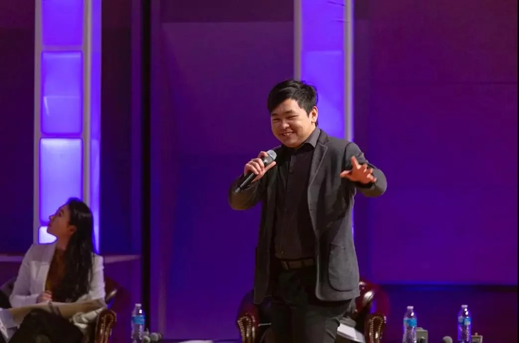 Michael是本届非你莫属中唯一的男选手,在舞台上表现不俗