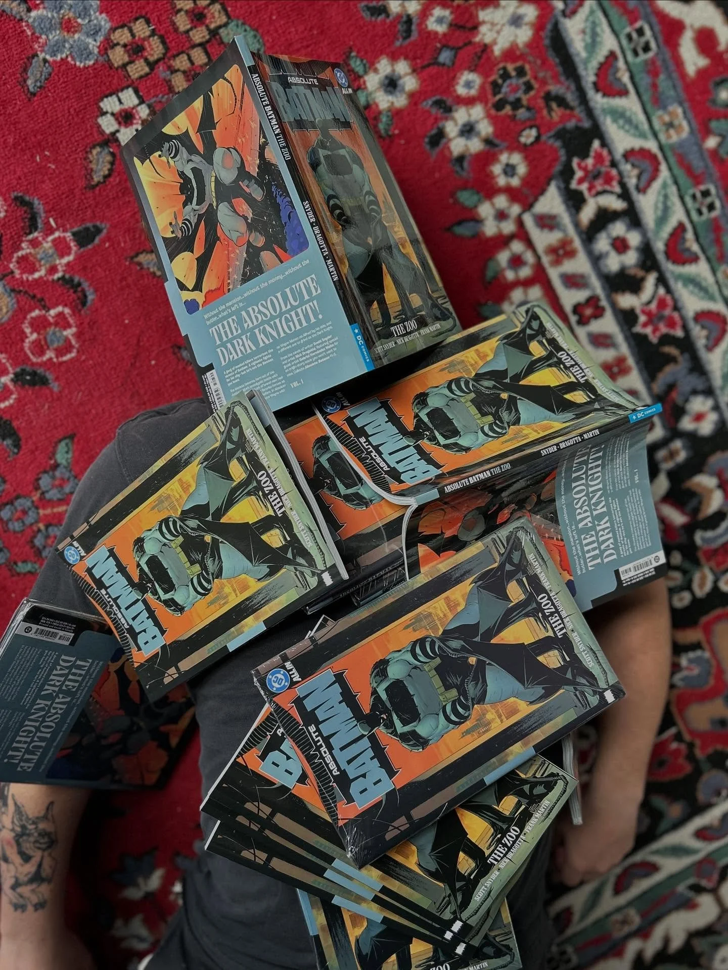 We Absolutely can&rsquo;t keep this on the shelves. 🦇 We got a nice stack of Absolute Batman vol. 1 back in stock. If you&rsquo;d like a copy, act sooner than later. 🃏