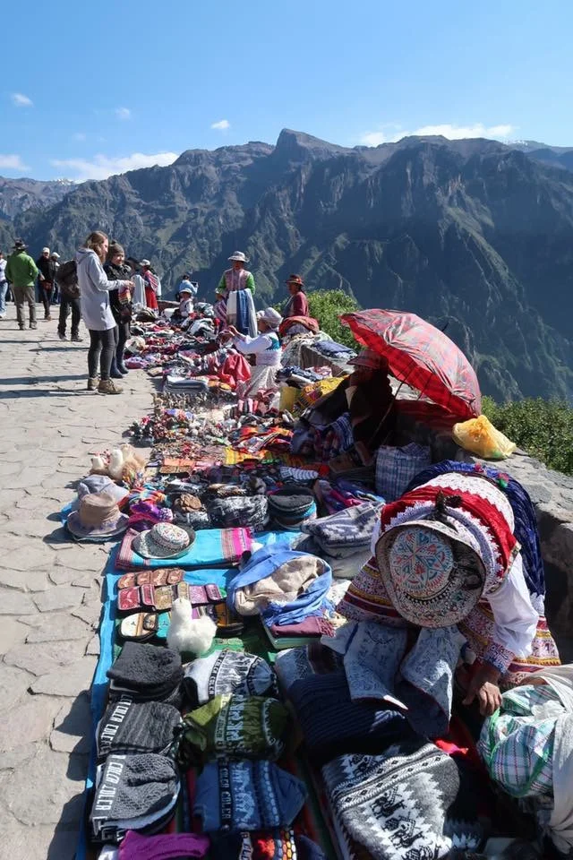 Souvenir sellers on top of the Colca Canyon