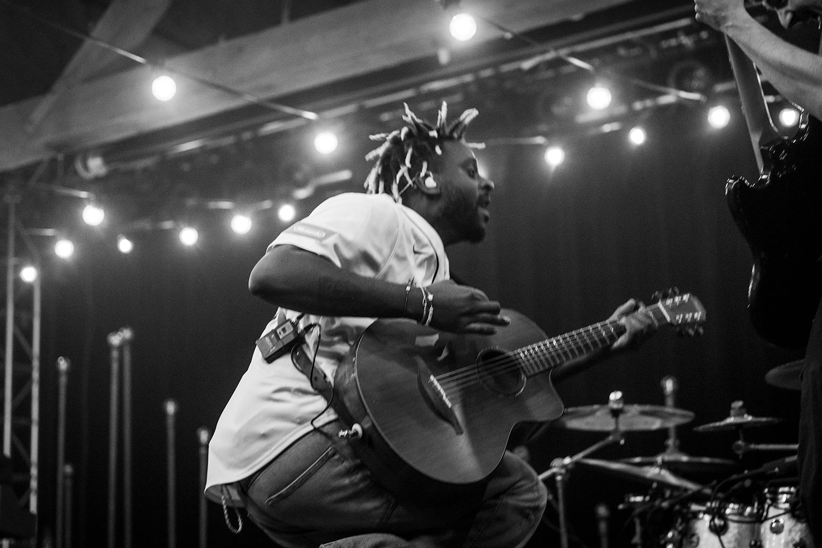  Myles Smith plays a sold out show at The Showbox SODO in Seattle in 2025 wearing a Mariners Baseball jersey.  