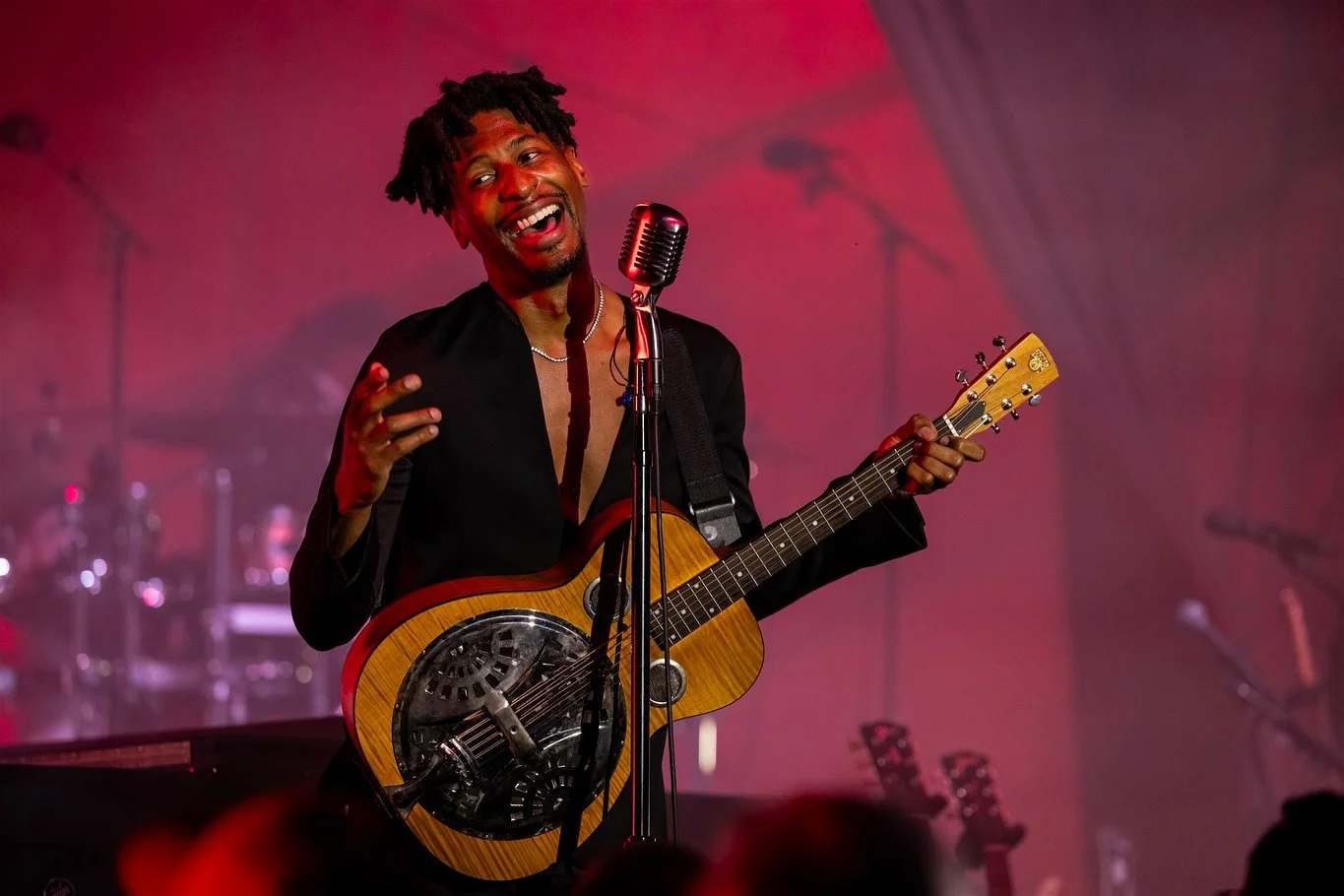 Last week @jonbatiste lit up the winery with his smile and infectious energy and I&rsquo;m very excited to photograph Train out there tonight! Cheers to the tail end of outdoor concert season @chateaustemichelle 🥂 it&rsquo;s been such a lovely summe