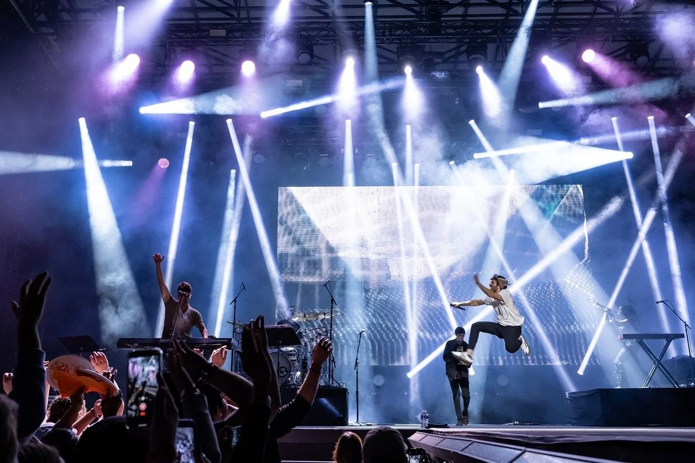 My son hasn&rsquo;t ever wanted to come to a show with me until now - best part of this job is sometimes getting to share these fun experiences with the people I love! A few of our favs from when I covered @ajrbrothers at @wastatefair for @seattleref