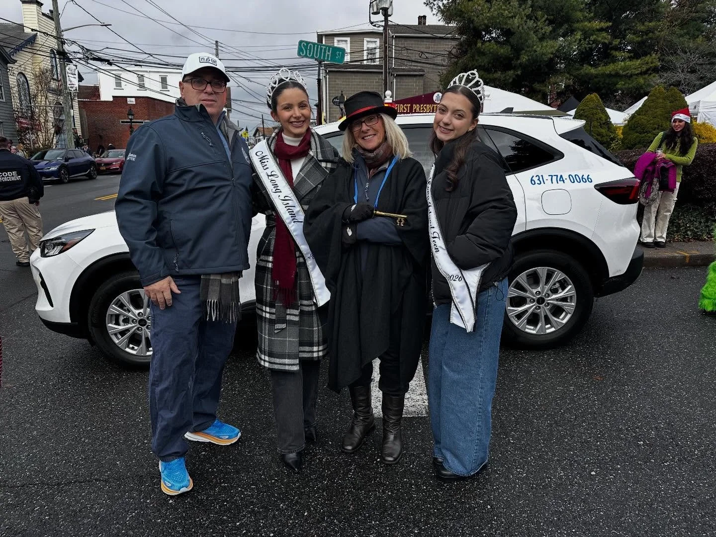 ✨ A Dickens-style morning in Port Jeff! ✨
Our queens had the most magical time kicking off the Charles Dickens Festival by walking in the opening parade alongside the Deputy Mayor of Port Jefferson! 🎩🎄 

From the Victorian costumes to the holiday c