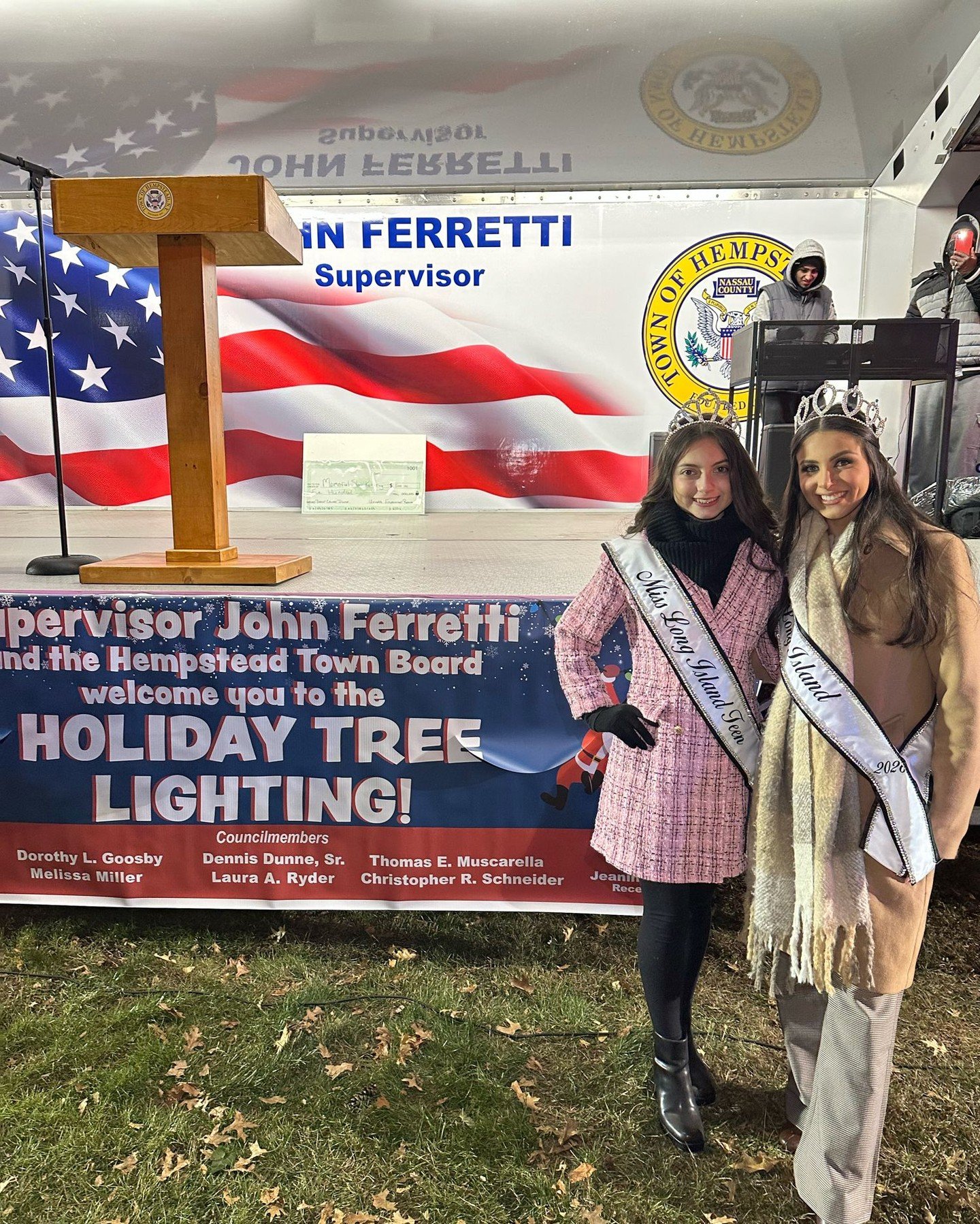 Earlier this month our 2026 Miss Long Island queens attended the Uniondale Tree Lighting! Events like these are such an amazing way to celebrate the communities we serve!