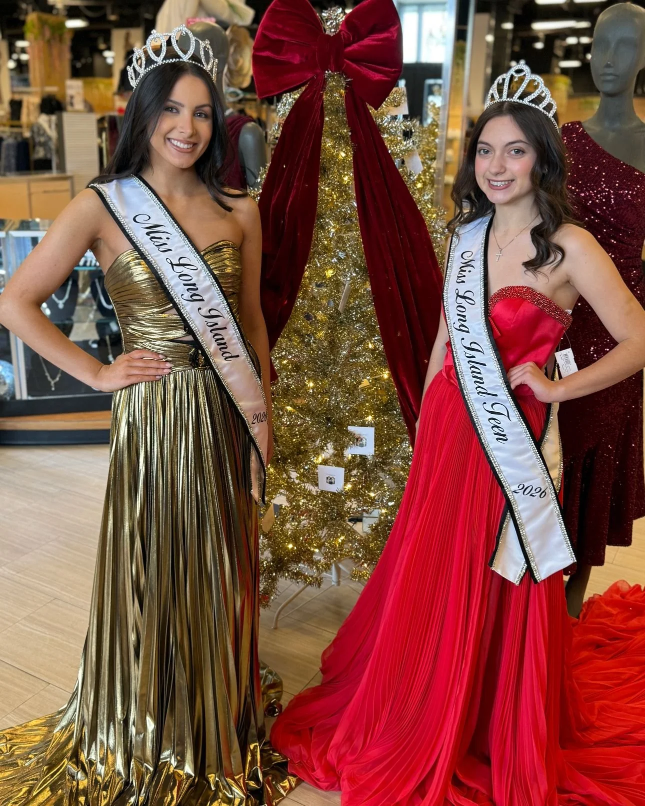 Happy Holidays from Miss Long Island Pageants! ✨👑
As we reflect on this season, we are grateful for our incredible queens, contestants, supporters, partners, and community who continue to make this organization so special. Wishing everyone a joyful 