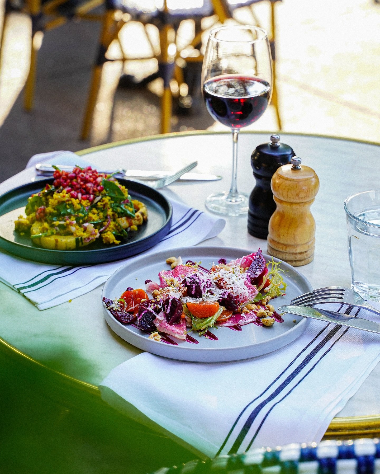 Salade d&rsquo;automne &amp; salade de betterave 🎃✨

&bull;

&bull;

&bull;

&bull;

&bull;

&bull;

&bull;

&bull;

&bull;

&bull;

&bull;

#BostonRestaurants #BostonEats #BostonDining #BostonFoodie #EatBoston #BostonCuisine #BostonFoodScene #Bosto