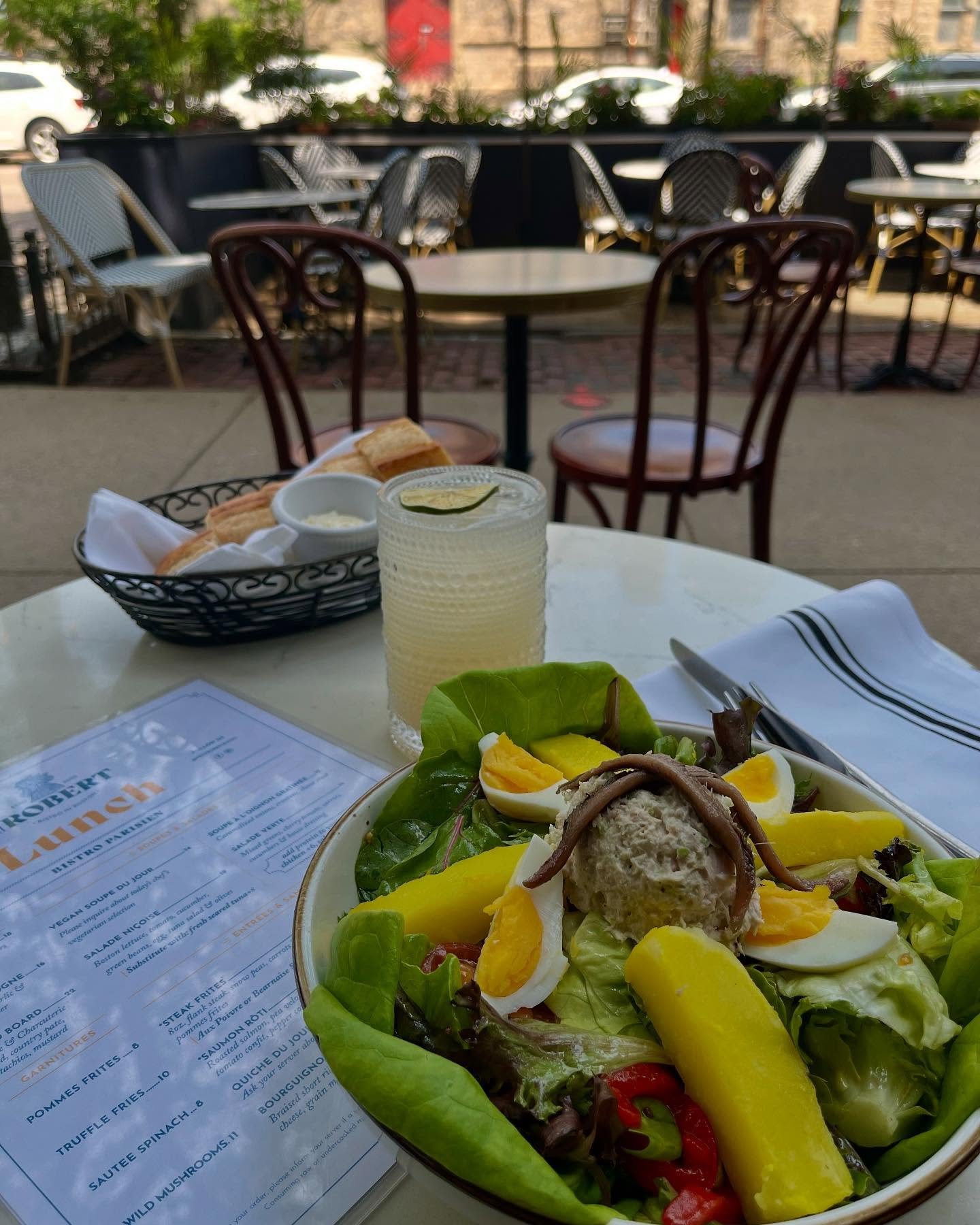 FRESH &amp; LIGHT 🥗

Need a refreshing break ? Our Ni&ccedil;oise salad is here for that : light, colorful, and full of Mediterranean flavors

#fresheats #saladenicoise #bostoneats #bostonchefs #frenchfoodie #bostonfoodjournal #lightlunch #mediterra