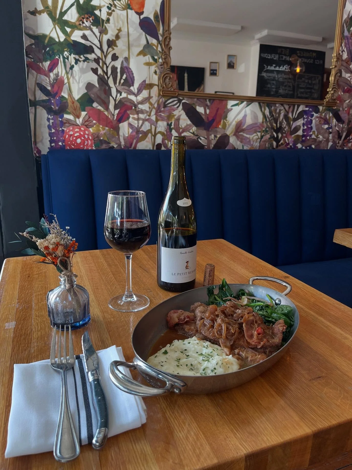 The true taste of France. An iconic dish, 100% from the terroir 🇫🇷👨&zwj;🍳 #FrenchTradition

🍷Paired with our wine of the moment

#winedinner #foiedeveau #frenchdish #frenchrestaurant #bostonsouthend #wine #winelover