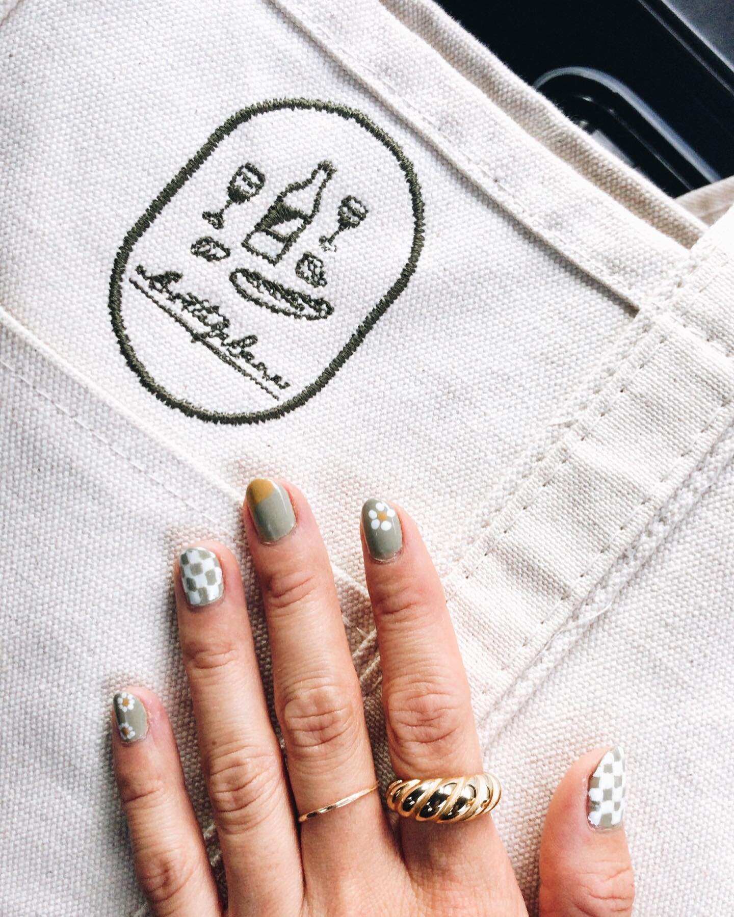 @the.orange.home keeping it on brand always ✨

Snag a tote here ☝🏼 or at @virginiahighlanddistrict Food Truck Friday tonight! 

Shop step sis @leahbrete and shop boy @chrisfaced will be setting up shop at 6pm in @neighborsatlanta parking lot!