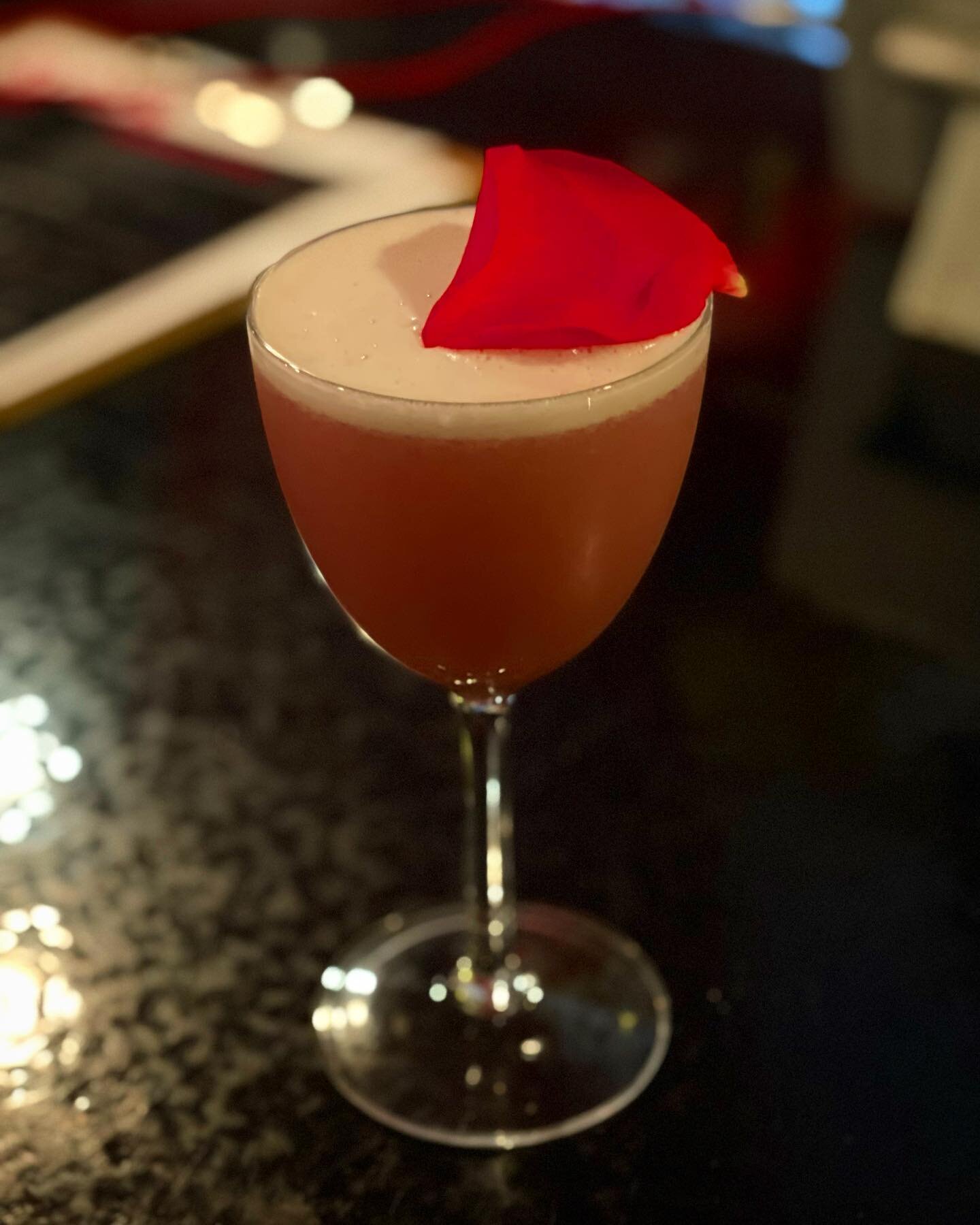 INTRODUCING THE:
 💋LOVE POTION 69 💋
VALENTINES DAY COCKTAIL!
⠀
🥰💕 Celebrate your day of looove with this rose petal infused cocktail🥰💕
⠀
⠀
#slashrun
#valentinesday
#valentinescocktails