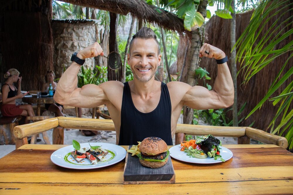 💪🏼🌱🥳 It&rsquo;s my 40th birthday &amp; I went Raw Vegan! ⏩ Swipe to see what I ate!

Ok, I&rsquo;m not truly a Raw Vegan, just Vegan for over 2-years now! Woohoo! 

I had the good fortune to savor a lovely Raw Vegan Birthday Meal at @rawlovetulum