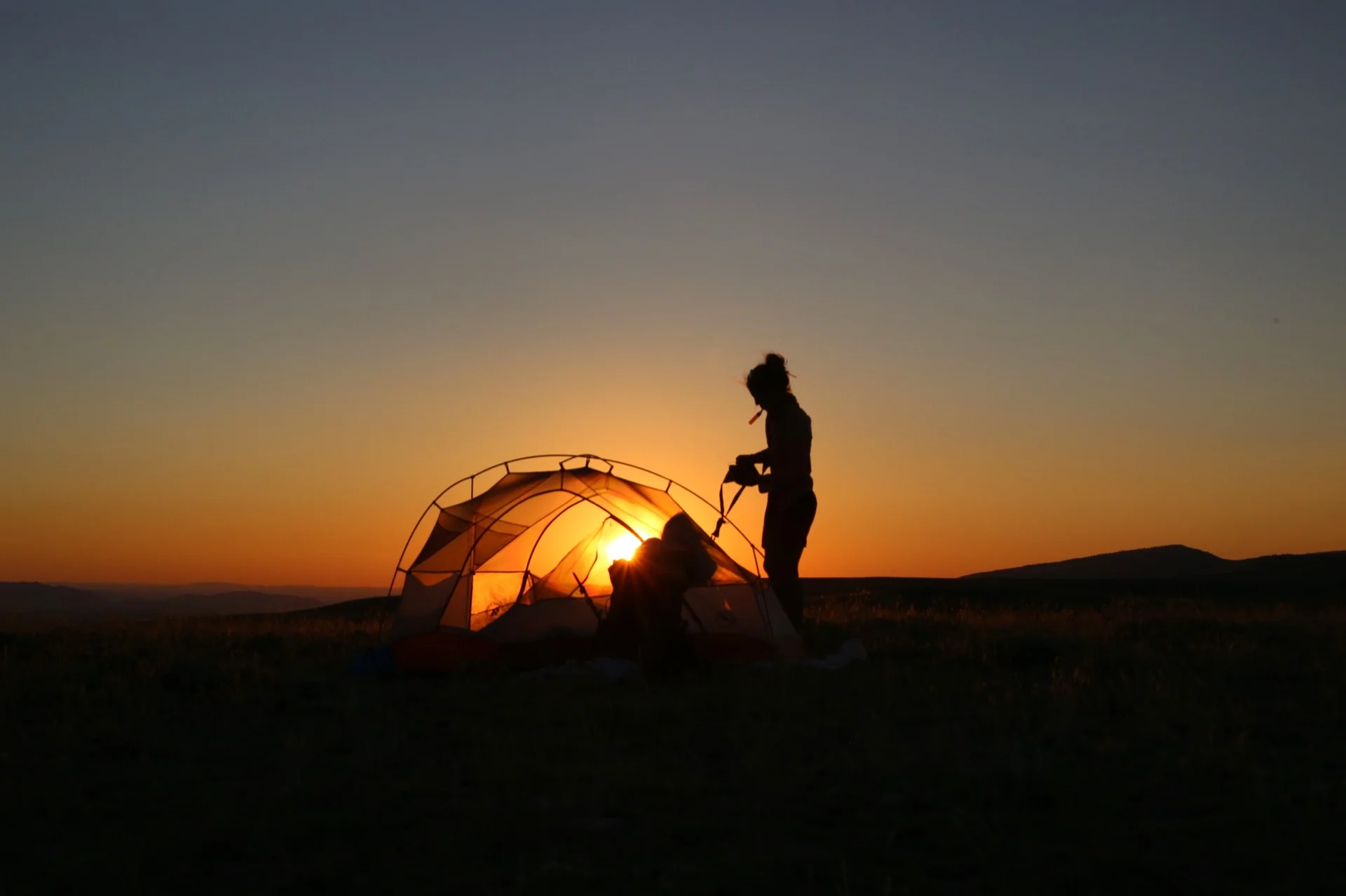 (Racing the sun to bed in the Great Divide Basin. Wyoming, CDT 2017.)