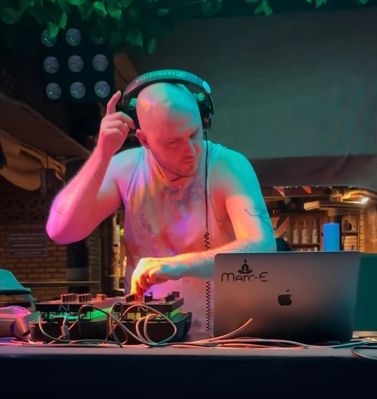 Live from Koh Phangan 🙏
Playing my music at sunset on the beach was an incredible experience! Perfect vibes