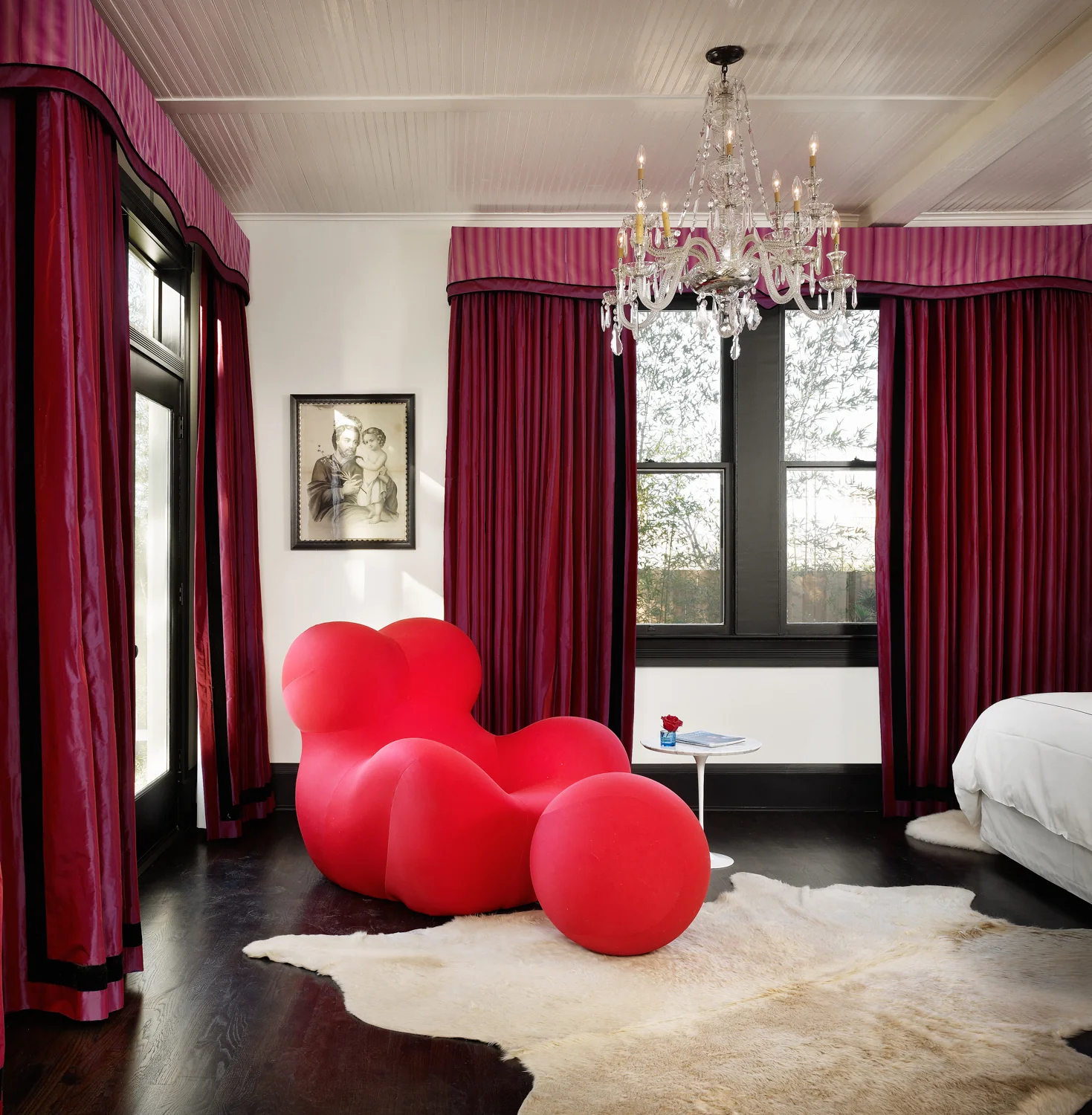2ModernChairOldHouse.jpg