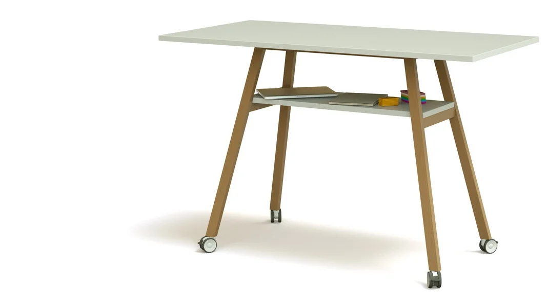 Der Studiotools Stehtisch mit AblageflĂ€che fĂŒr Zubehör in Meetings und Workshops.