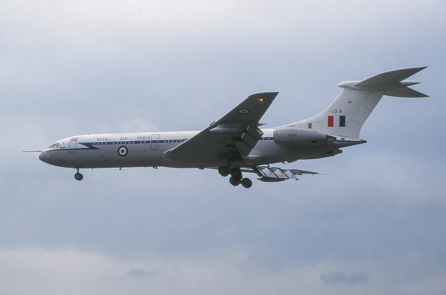 XV104 Vickers VC10 C MK1 K sn 834 Royal Air Force 10 Squadron RAF Brize Norton - May 1998 Fuji Sensia