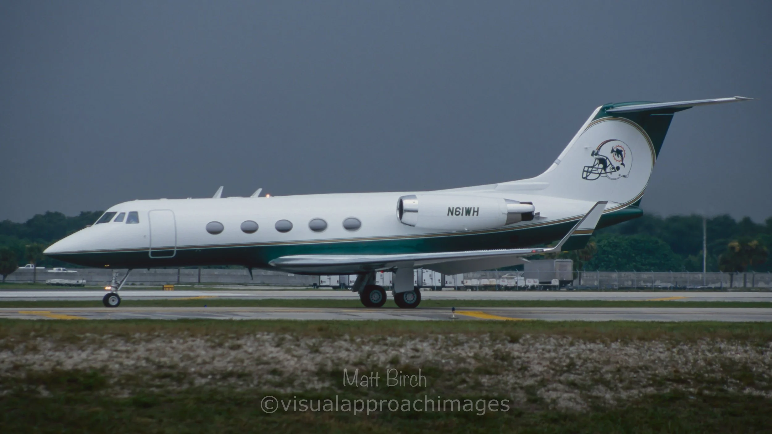 N61WH GII B sn 48 Fort Lauderdale FL KFLL July 2000