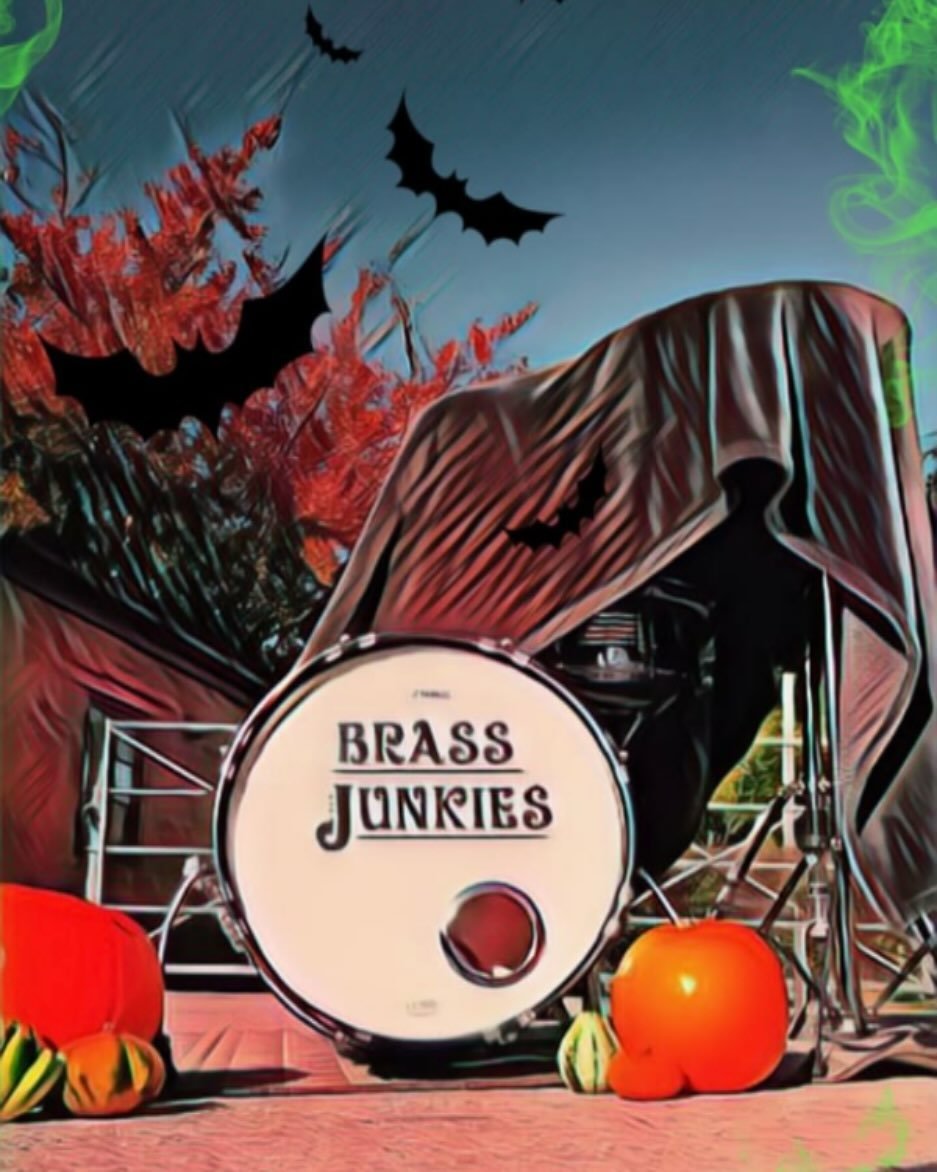 Be careful out there! 
#happyhalloween #halloween #scarytimes #scarypumpkins #scarysquashes #pumpkins #brassjunkies #brassjunkiesbrassband #spooky #scarydrumkit #batseverywhere #ghosts #ghoulies #shitfilter #retroscary
