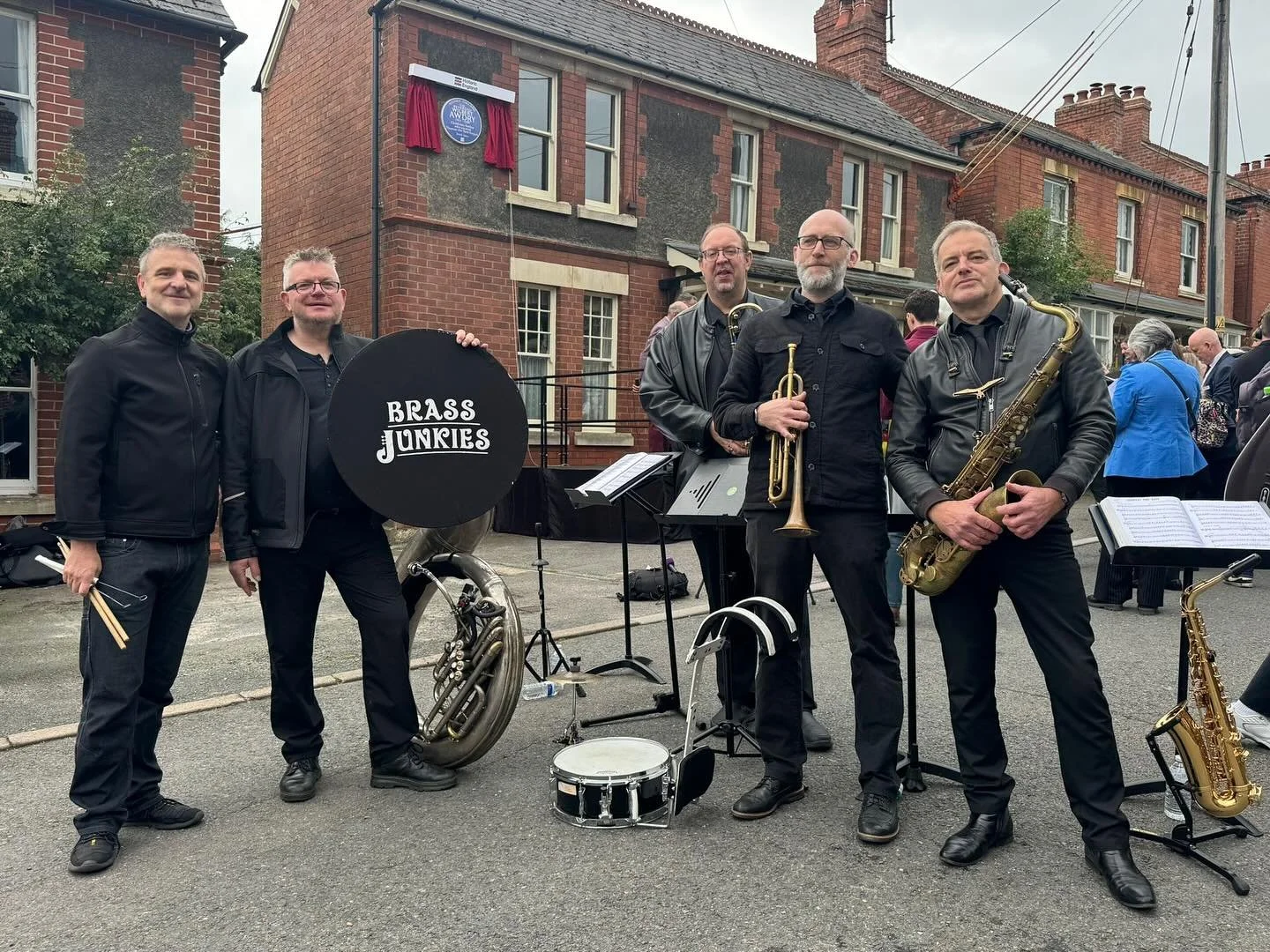 - Pic - 1
Friday morning celebrating #thomasthetankengine author #revwawdry and the #blueplaque unveiling in #stroud with @mattel &amp; @englishheritage 
Thanks to @everylastdetail_x 
#thomasandhisfriends #earlystart #trumpet #saxophone #trombone #so