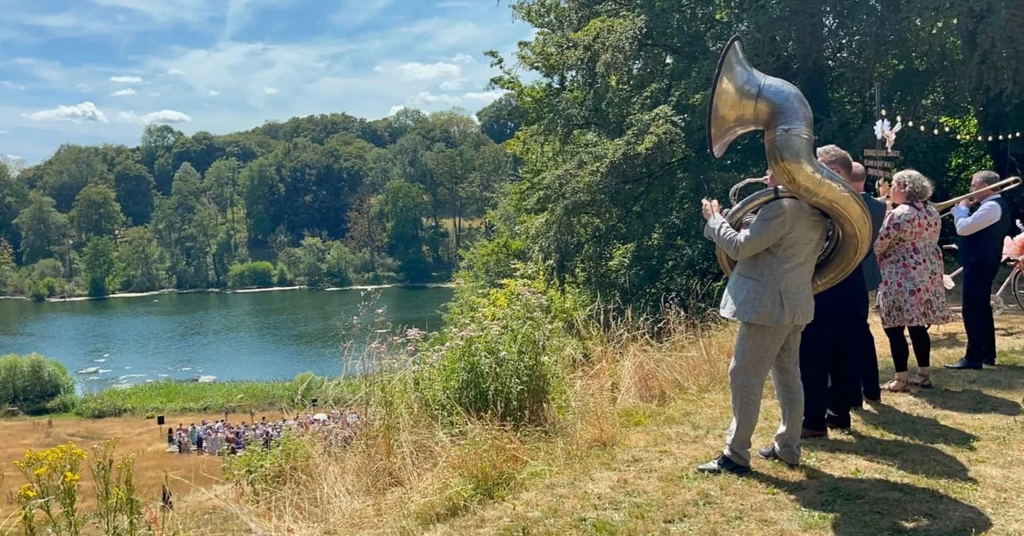 Beautiful day for a wedding at @fonthillestate with Daisy &amp; Tom tying the knot by the lake. 
@root_hammond 
@matcolman 
@alastair.stewart74 
@i_am_andrewcolman 
@andrew.tween 
📷 by Becca! 
#brassjunkiesbrassband #fonthillestatewedding #weddingbr