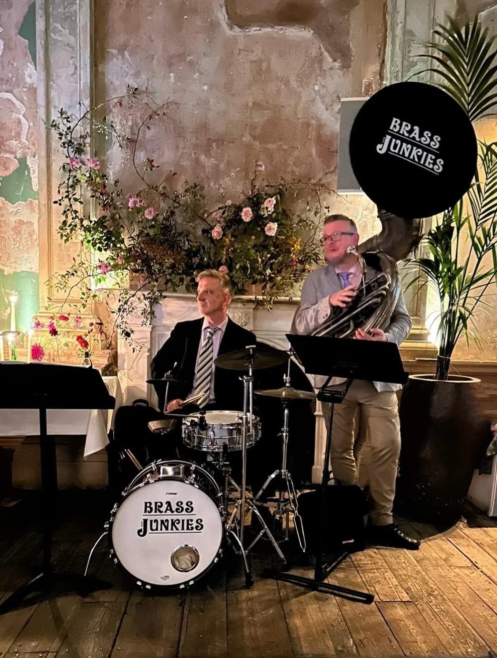 Beautiful location for a very special birthday party!
Brass Junkies leading the celebrations at @sessionsartsclub this weekend. 
#brassjunkiesbrassband 
#sousaphone 
#sessionsartsclub 
#partybrassband 
#happybirthdaycath