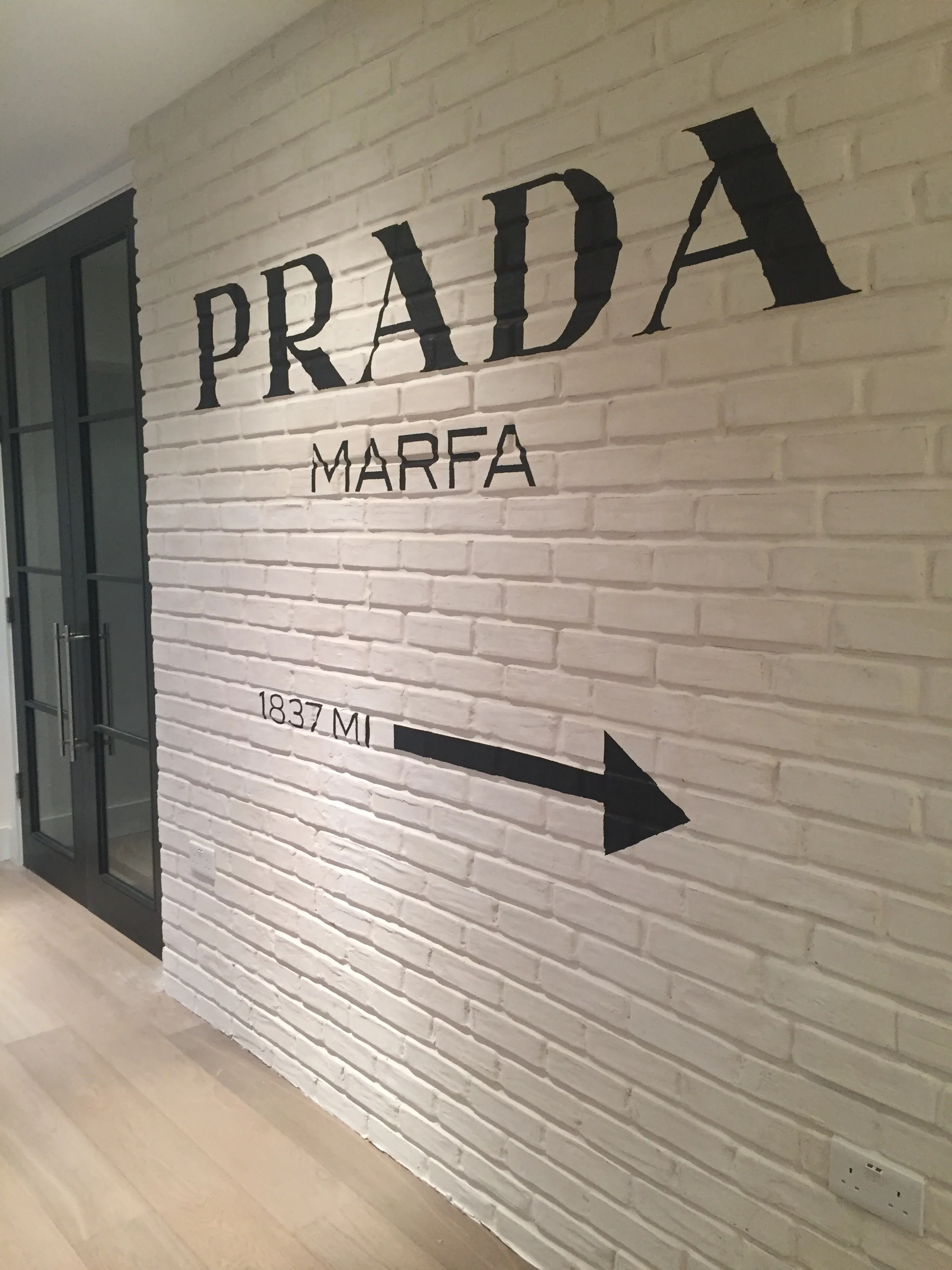 Who knew something so simple could look so good? I feel this sign was made for this room! Really enjoyed doing this piece. 