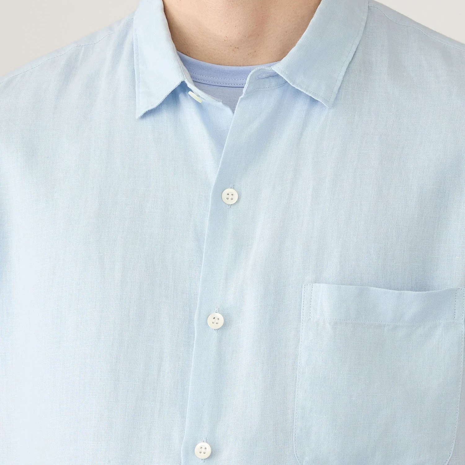 Close View of Sunspel Luxury Linen Short Sleeve Shirt in Light Blue