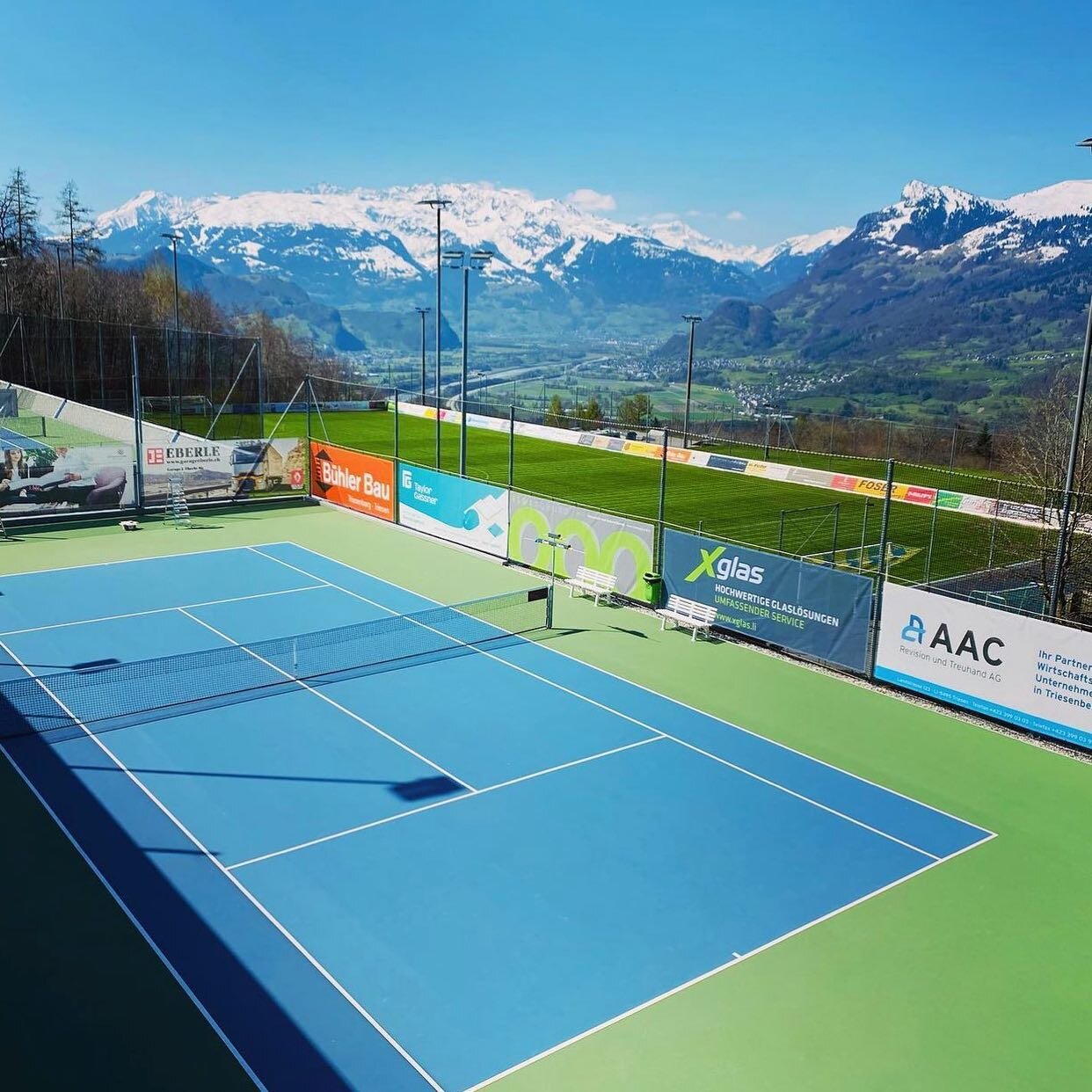 Double tap if you&rsquo;d love to play tennis at @tennisclub_triesenberg 💯👆🎾 @HITWITHME

🏷
#tennis #tenniscourt #tennisplayer #tennislife #tenis #tennis🎾 #triesenberg