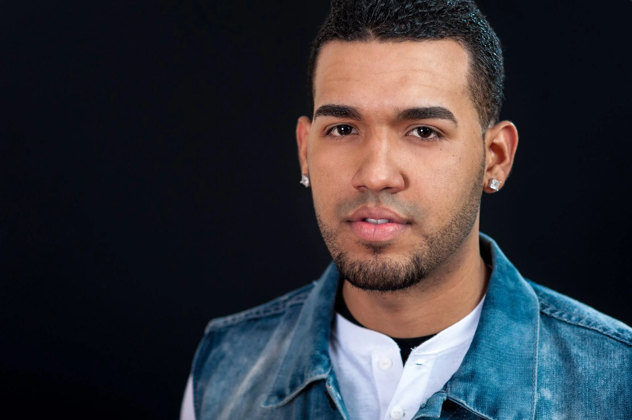 Luis moved to Boston from Puerto Rico and has continued his success in dance. In addition to Latin dance, he is also a trained Hip-Hop dancer and choreographer. He has performed at a large variety of events including the Olympic Games of 2010 in Mayaguez, Puerto Rico, with artists like Olga Tañon, Wisin y Yandel, Tito el Bambino and Ana Isabel. He has also choreographed and performed in music videos with international artists Jowell y Randy and J-Alvarez.