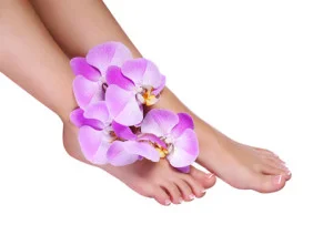CLOUD 9 PEDICURE Immerse your feet in this aromatic whirlpool bath pedicure, including a glycolic callus softener and revitalizing foot mask applied to soften and smooth the skin. End the pampering with a relaxation foot and leg massage. DONOR: MG’s GRAND Day Spa VALUE: $70