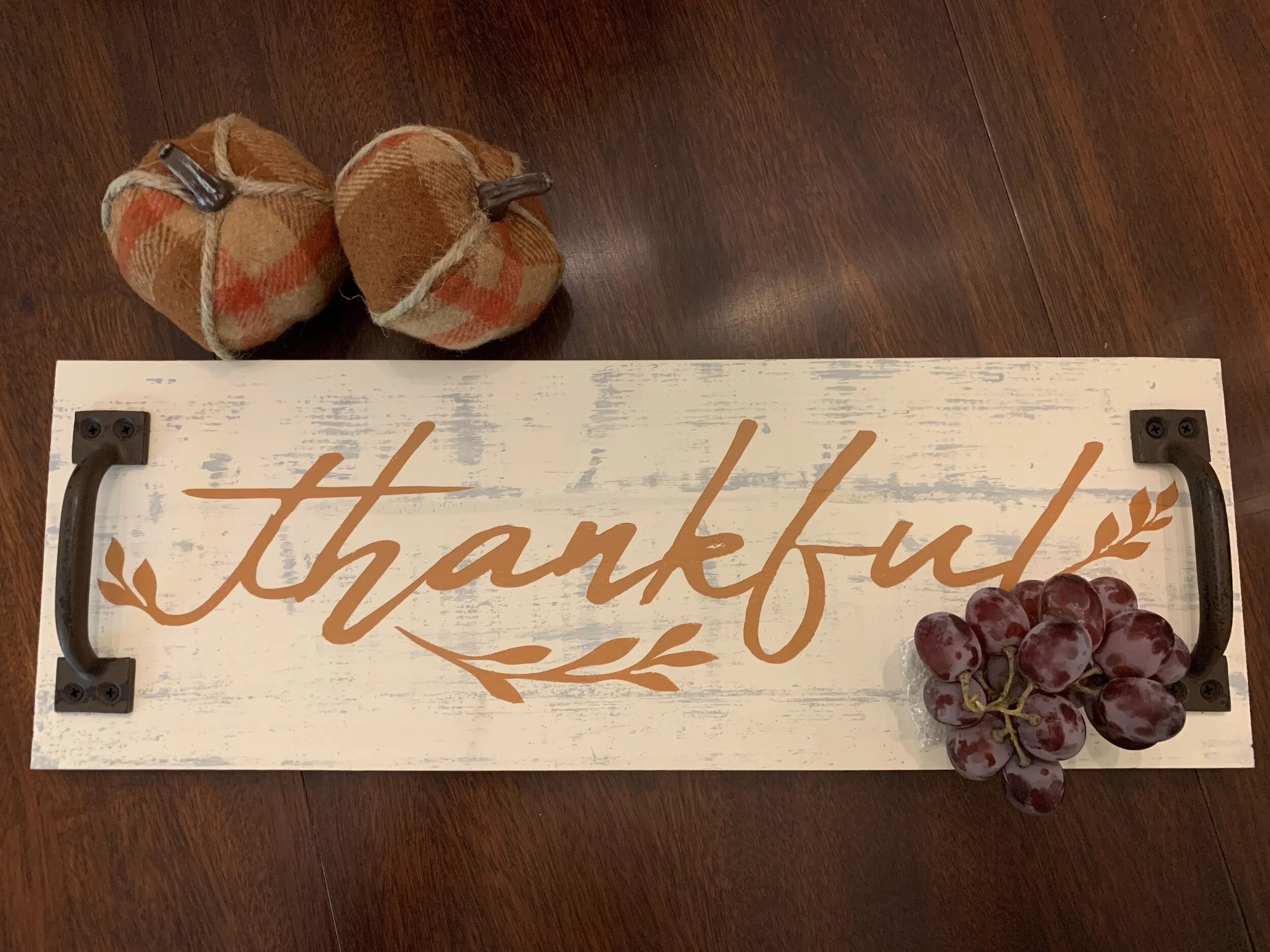 “THANKFUL” TRAY AND $50 GIFT CERTIFICATE Show guests you are "Thankful" for their friendship with this sweet serving tray from AR Workshop. Then plan a date with friends to sip your favorite drink and have fun letting your inner craftinista shine with this $50 gift certificate to attend a workshop where you can make your own. DONOR: AR Workshop VALUE: $90