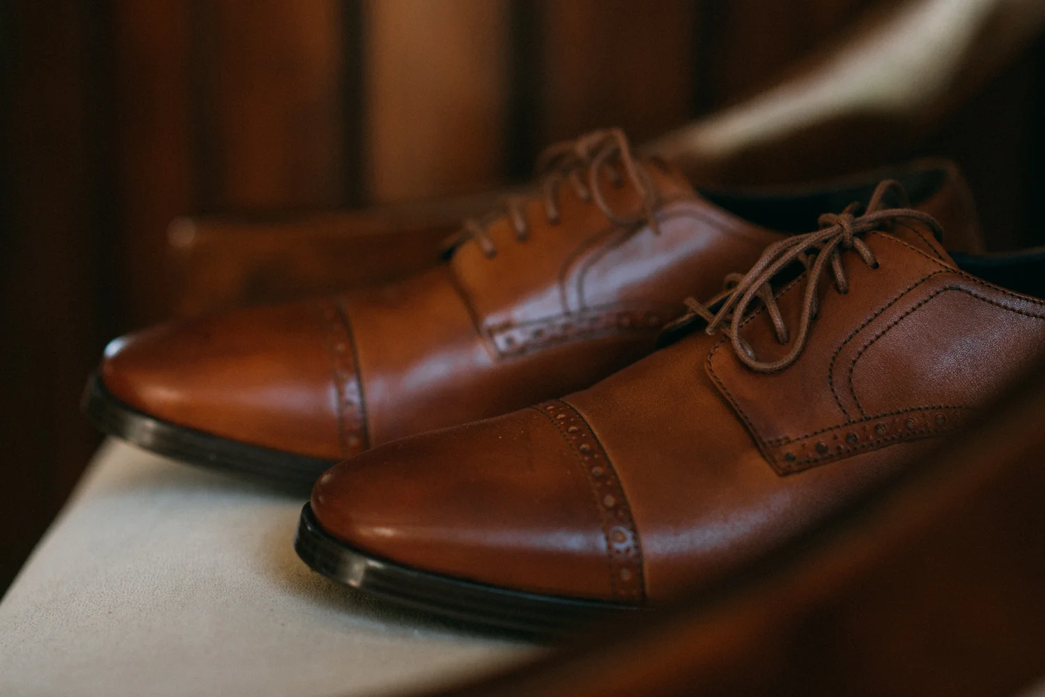Groom Honsberger Estate Winery Wedding with Soundslikeyellowphotography in Niagara on the Lake