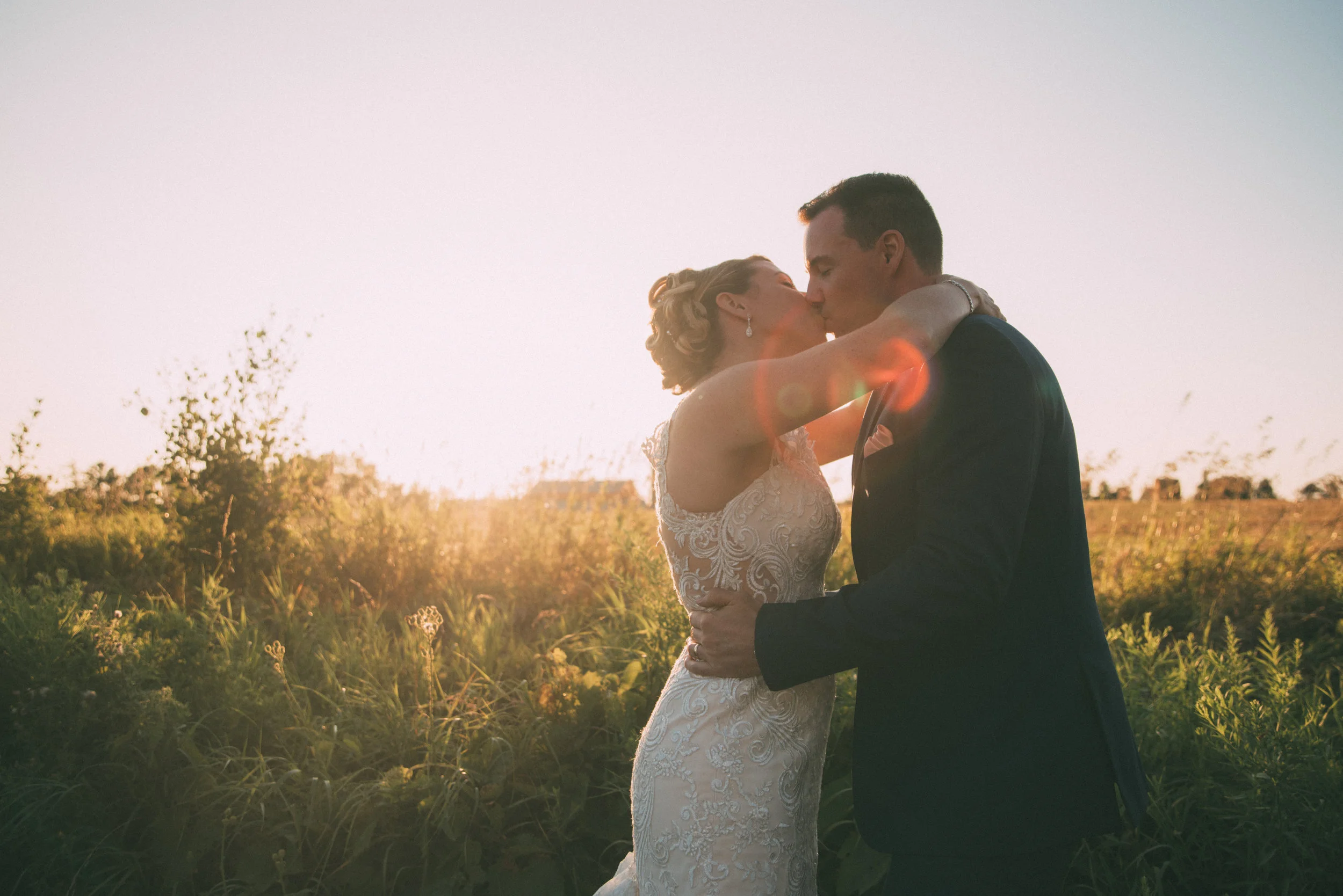 Backyard wedding in Milton Ontario with Soundslikeyellowphotography
