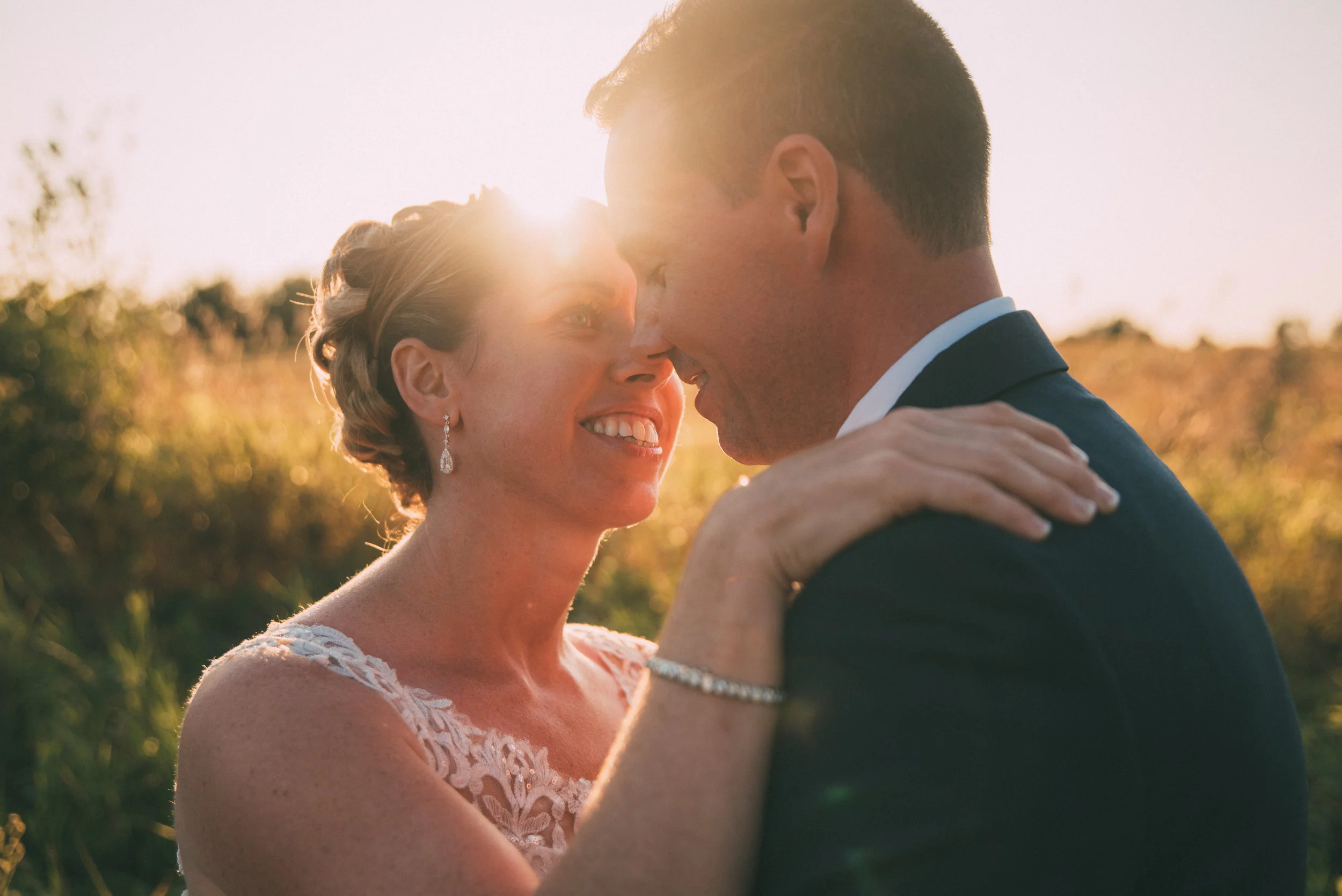Backyard wedding in Milton Ontario with Soundslikeyellowphotography