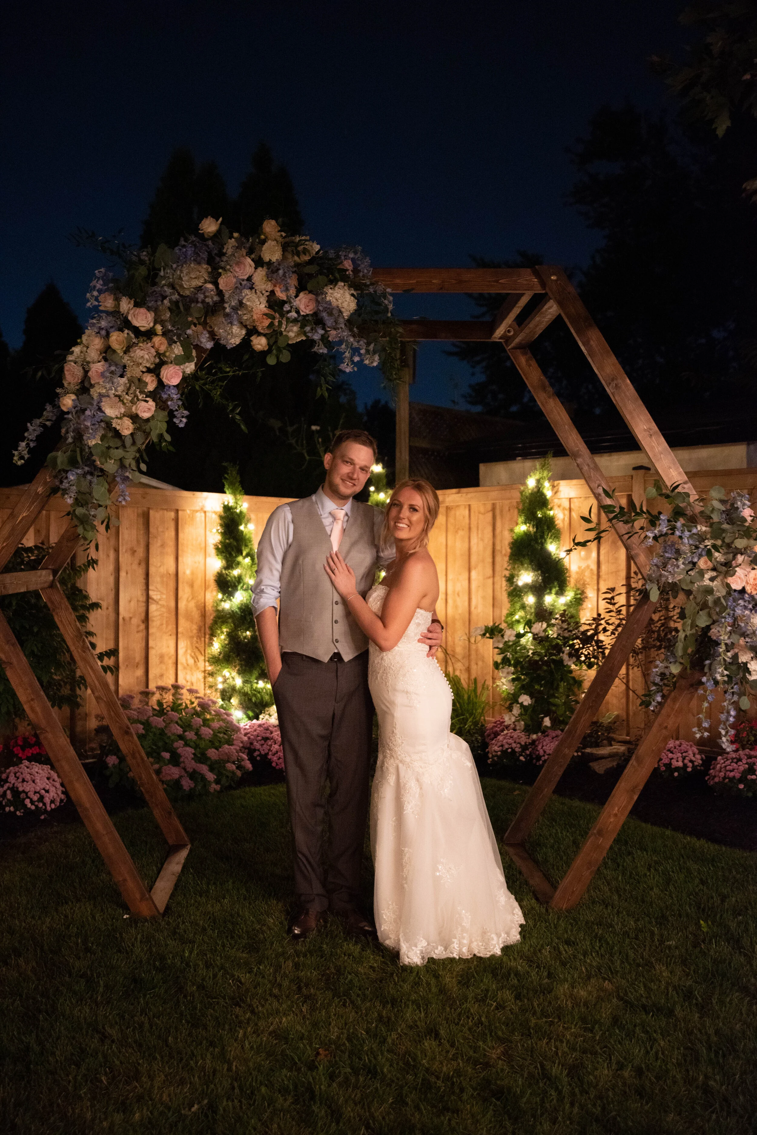 Backyard Hamilton wedding photography with soundslikeyellowphotography